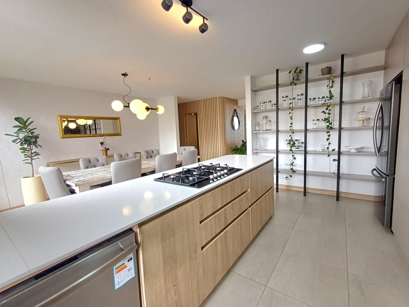 Apartamento en arriendo en La Tomatera, Poblado, Medellín — foto 1 de 20
