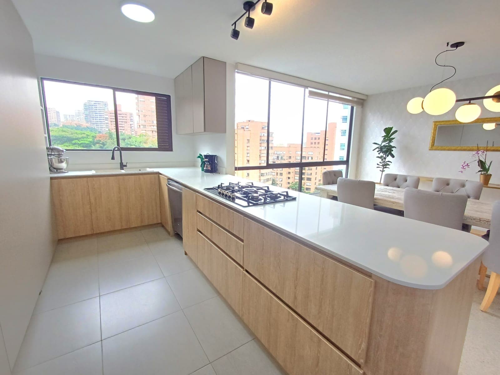 Apartamento en arriendo en La Tomatera, Poblado, Medellín — foto 2 de 20