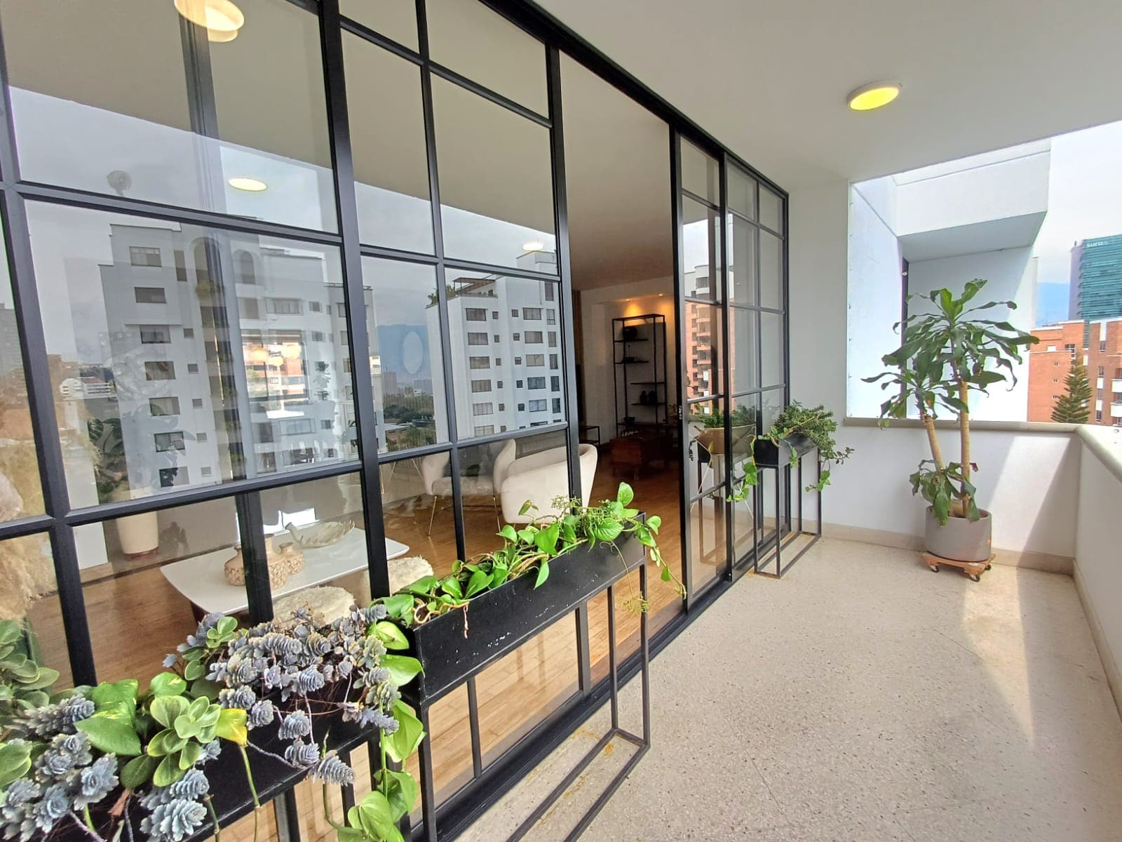 Apartamento en arriendo en La Tomatera, Poblado, Medellín — foto 4 de 20