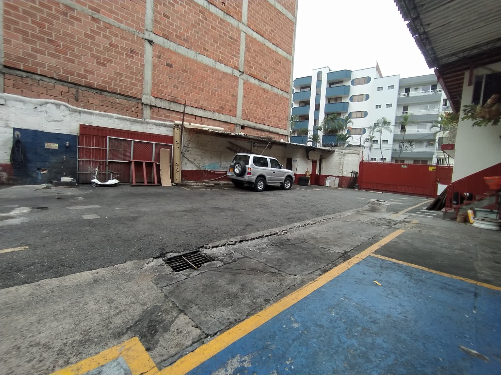 Bodega en arriendo en Los Colores, Laureles, Medellín — foto 5 de 12