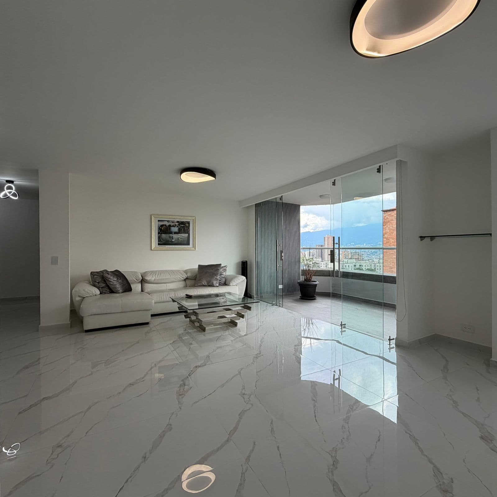 Apartamento en arriendo en Transversal Inferior, Poblado, Medellín — foto 2 de 20