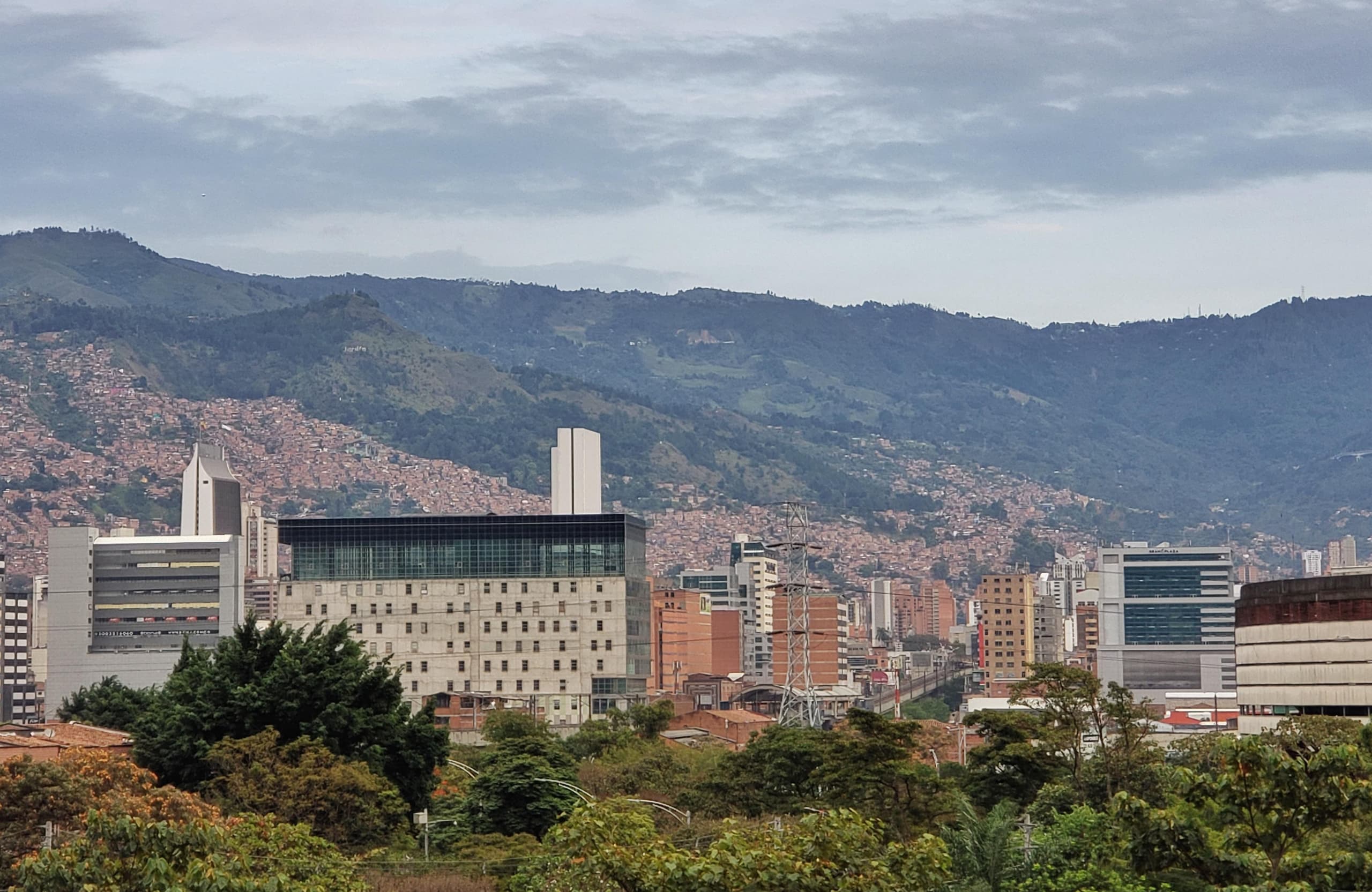 Oficina en arriendo en Laureles, Medellín — foto 1 de 13