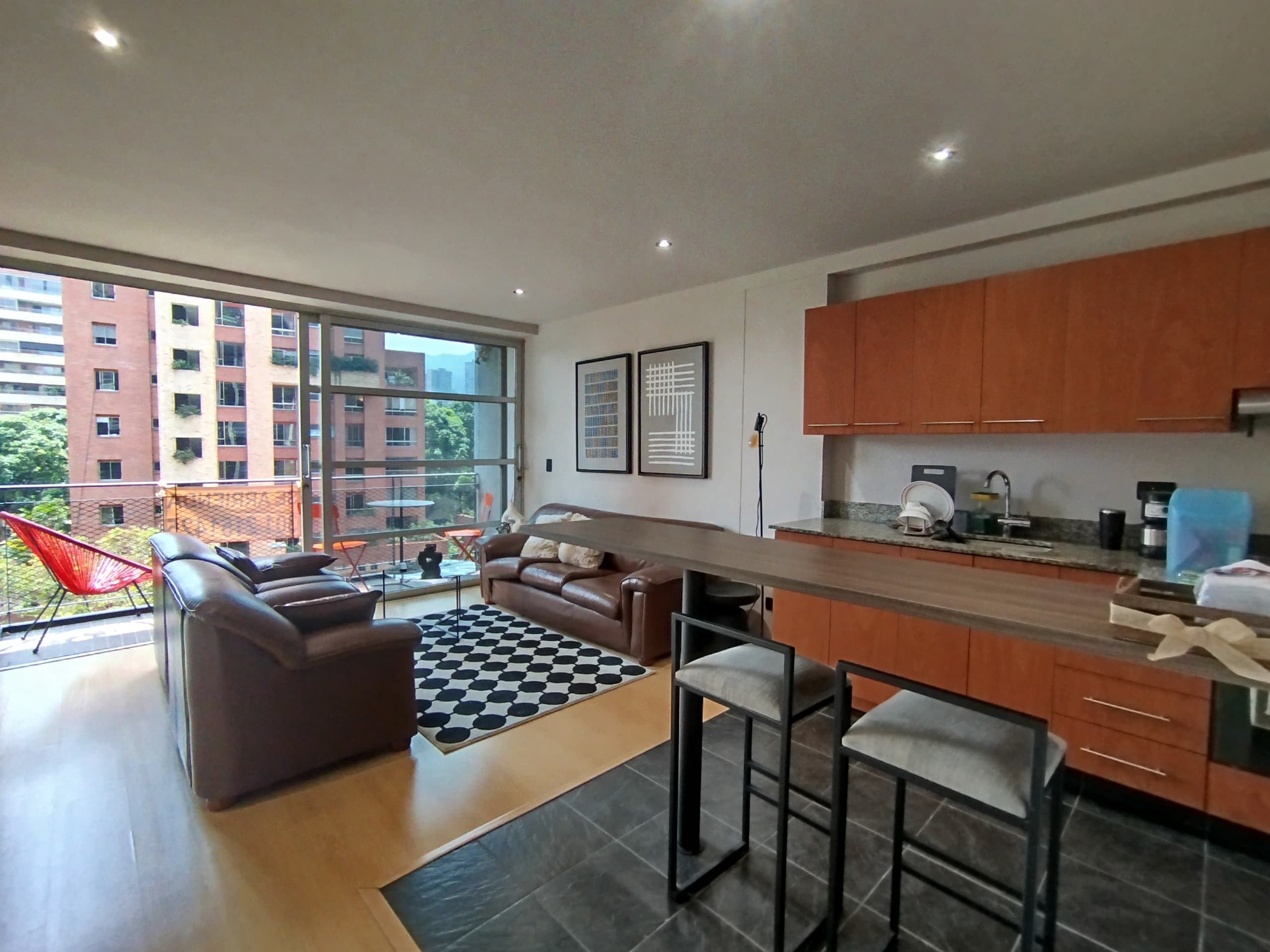 Apartamento en arriendo en La Tomatera, Poblado, Medellín — foto 1 de 15