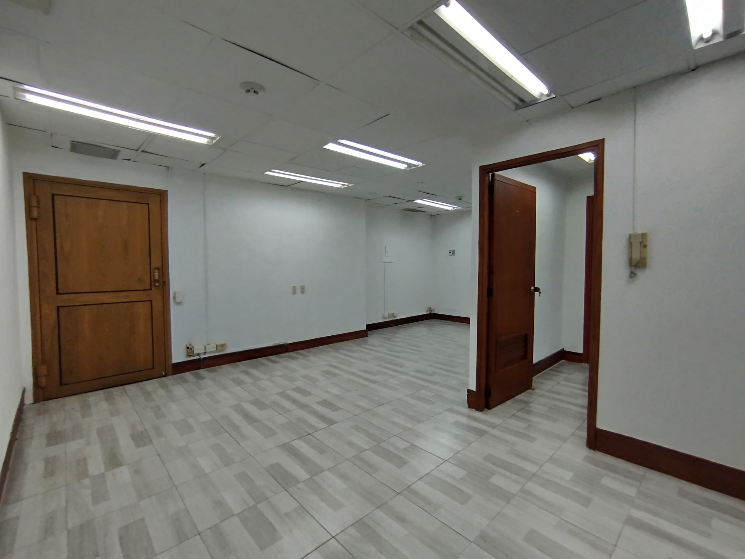 Oficina en arriendo en Los Balsos, Poblado, Medellín — foto 2 de 13