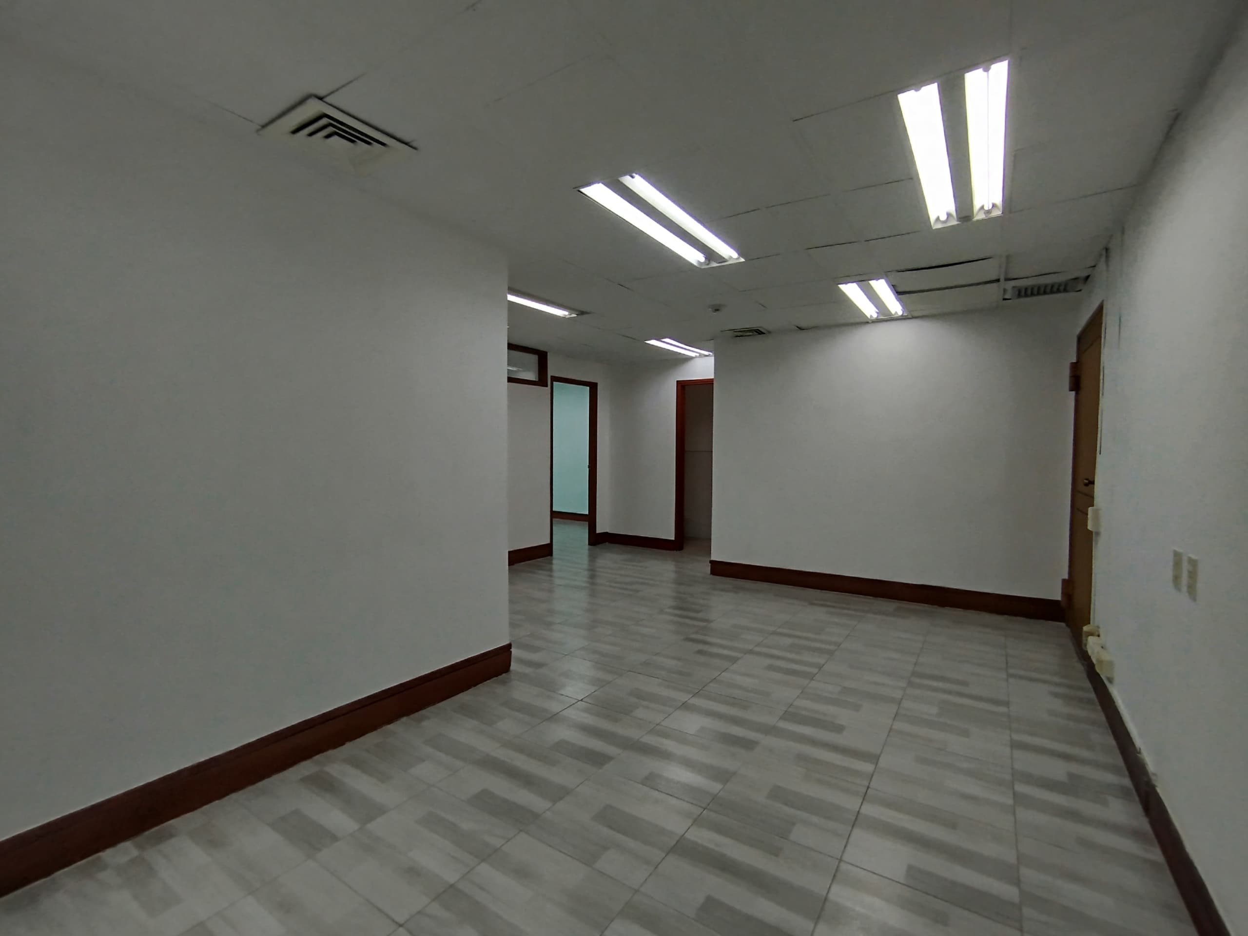 Oficina en arriendo en Los Balsos, Poblado, Medellín — foto 3 de 13