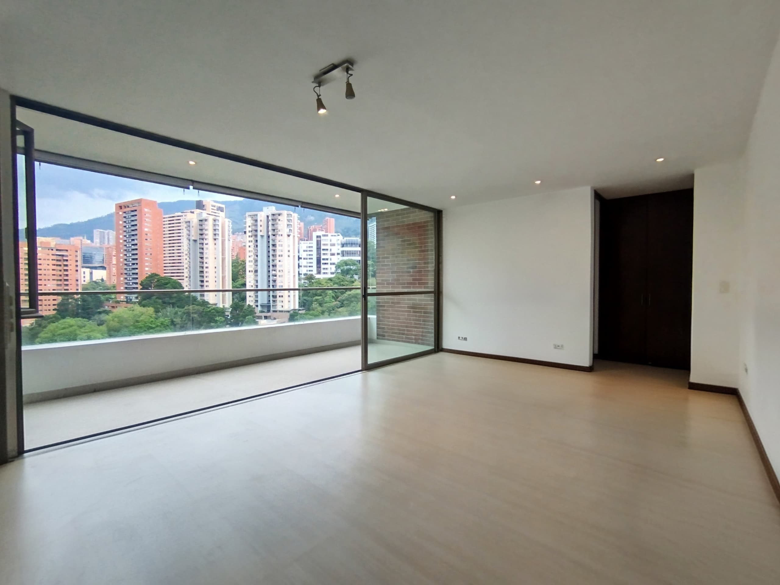 Apartamento en arriendo en Los Balsos, Poblado, Medellín — foto 4 de 20