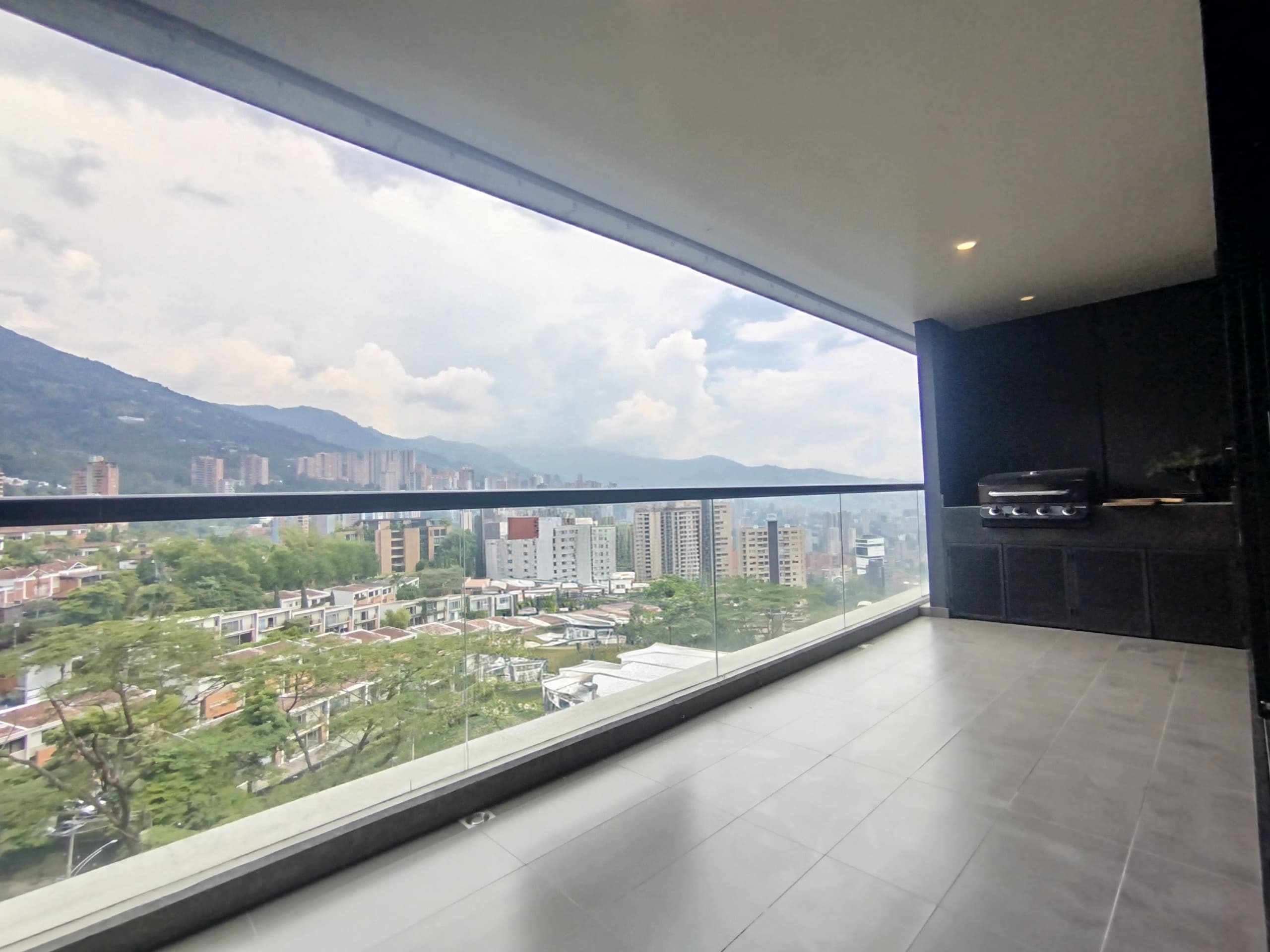 Apartamento en arriendo en Las Palmas M, Poblado, Medellín — foto 2 de 20