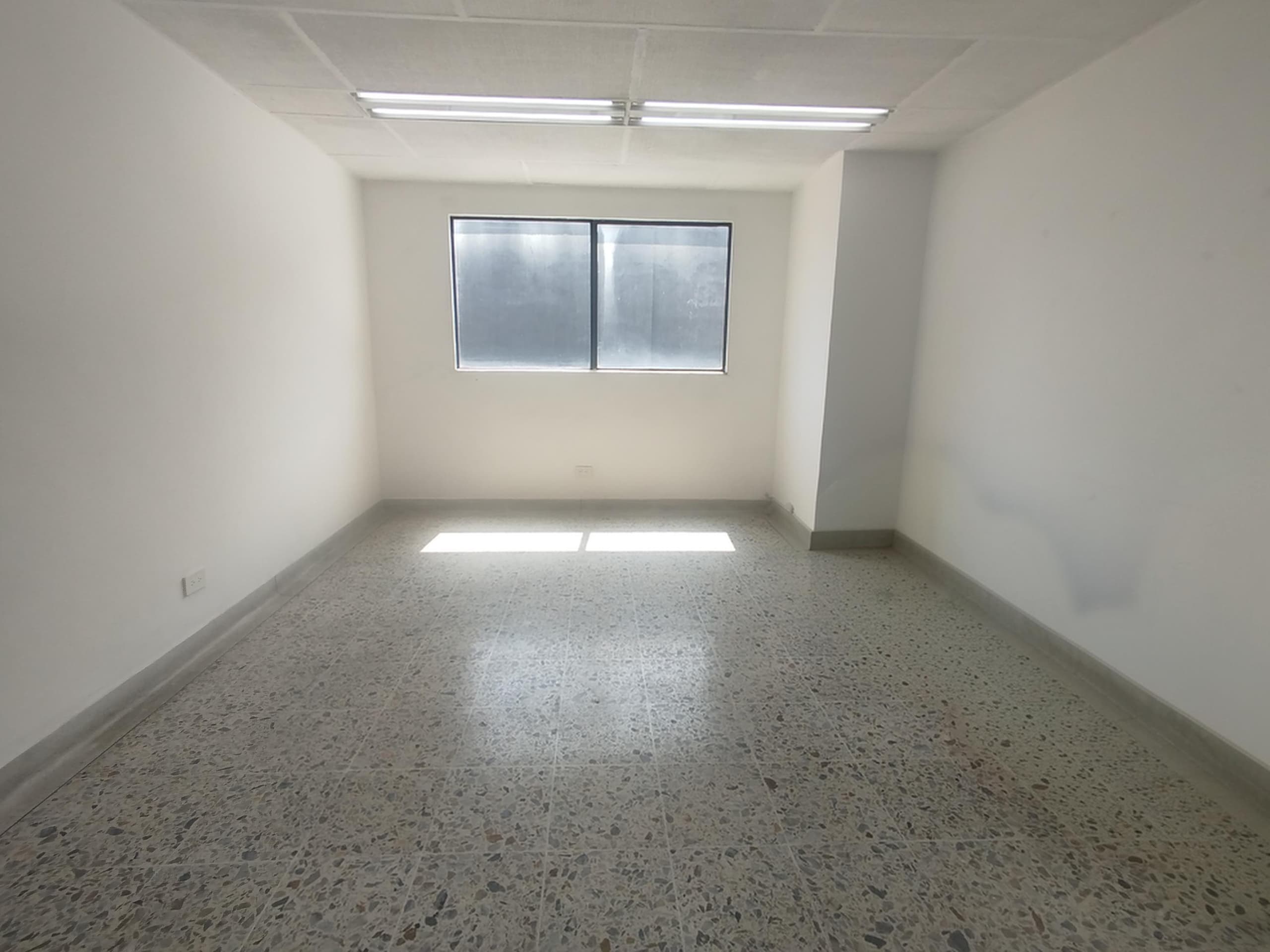 Local en arriendo en Itagui — foto 1 de 14
