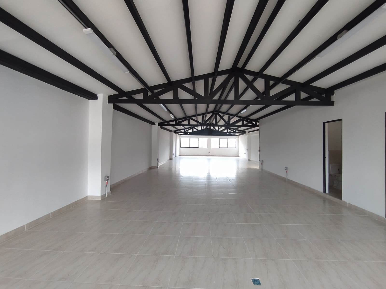 Local en arriendo en Aranjuez, Centro, Medellín — foto 1 de 12