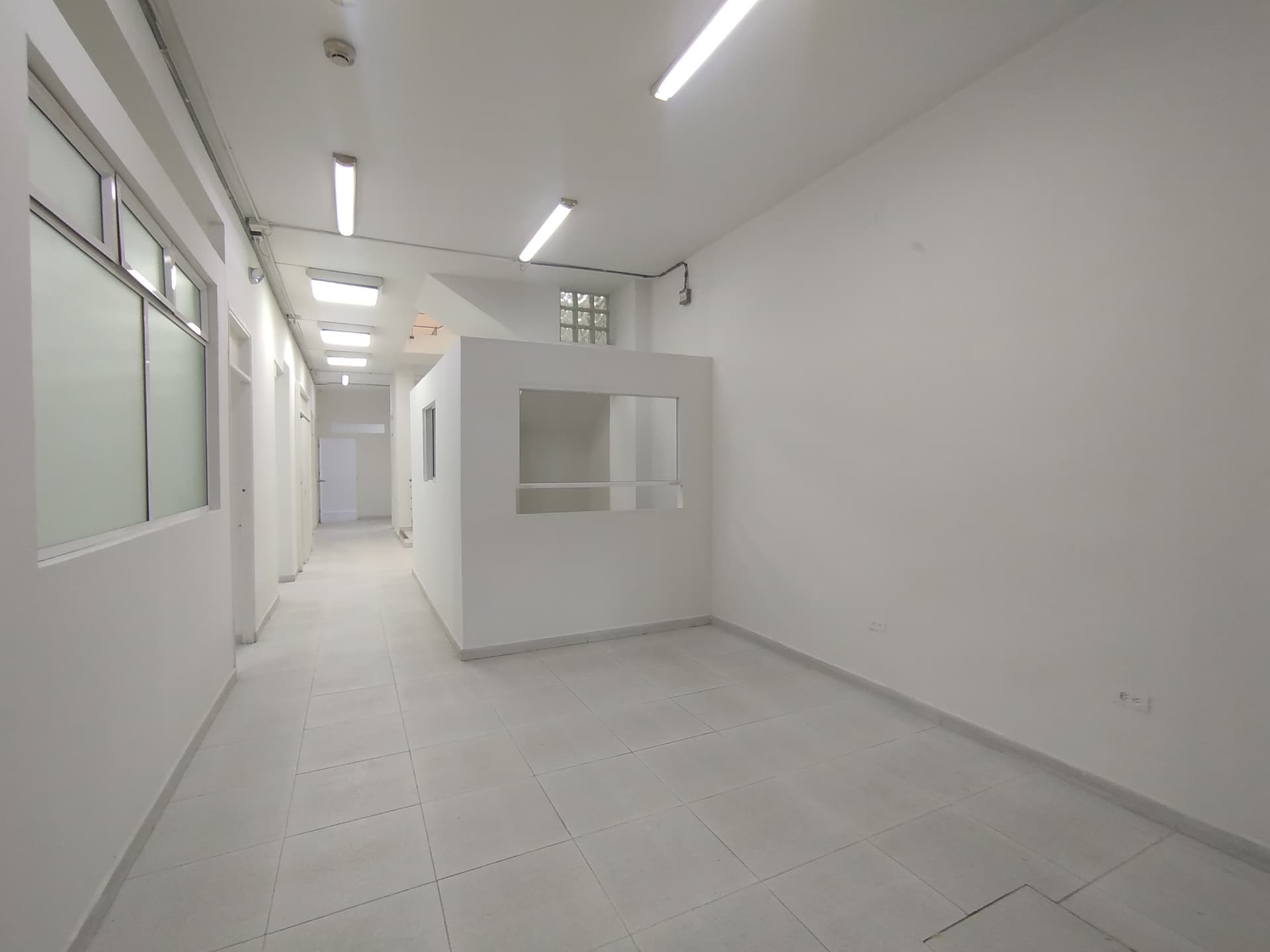Casa Comercial en arriendo en La Candelaria, Centro, Medellín — foto 1 de 20