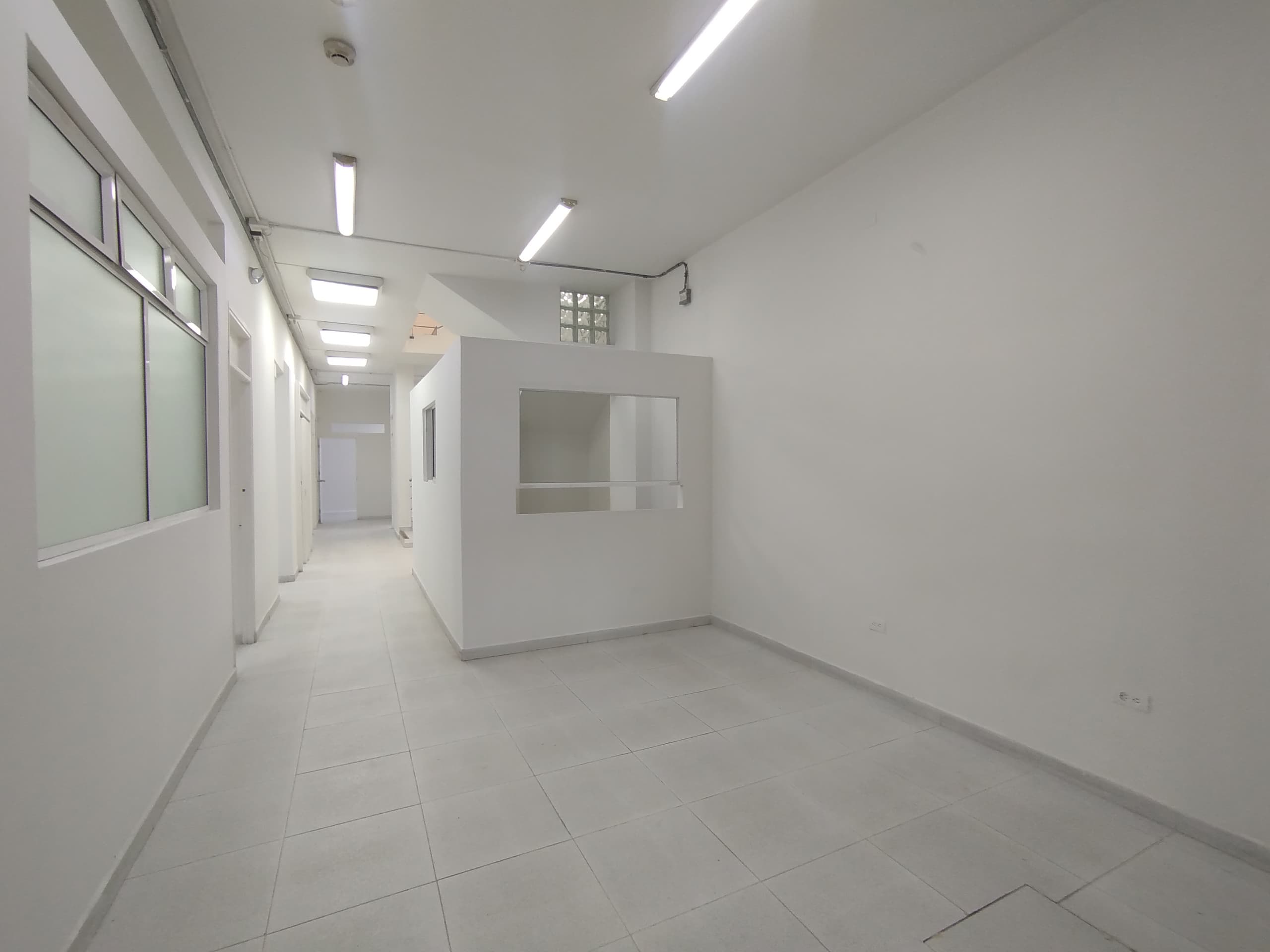 Casa Comercial en arriendo en La Candelaria, Centro, Medellín — foto 1 de 20