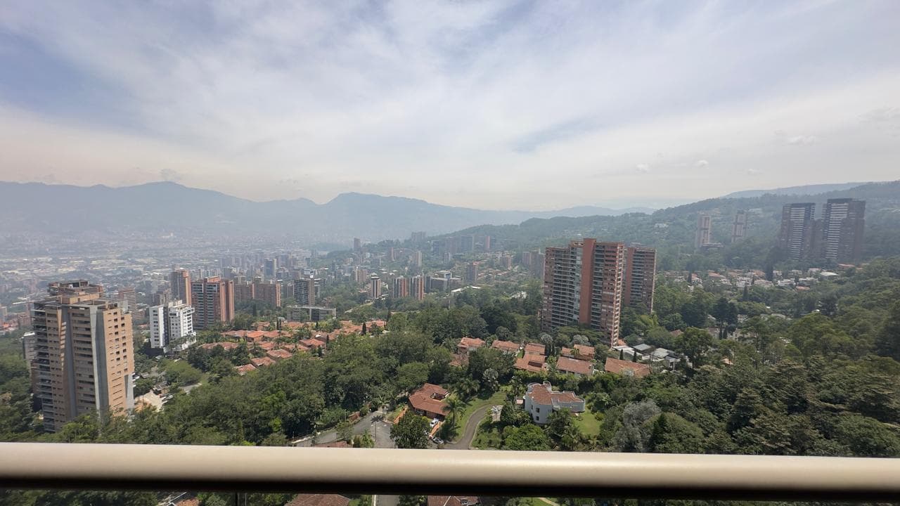 Apartamento en arriendo en La Calera, Poblado, Medellín — foto 1 de 20