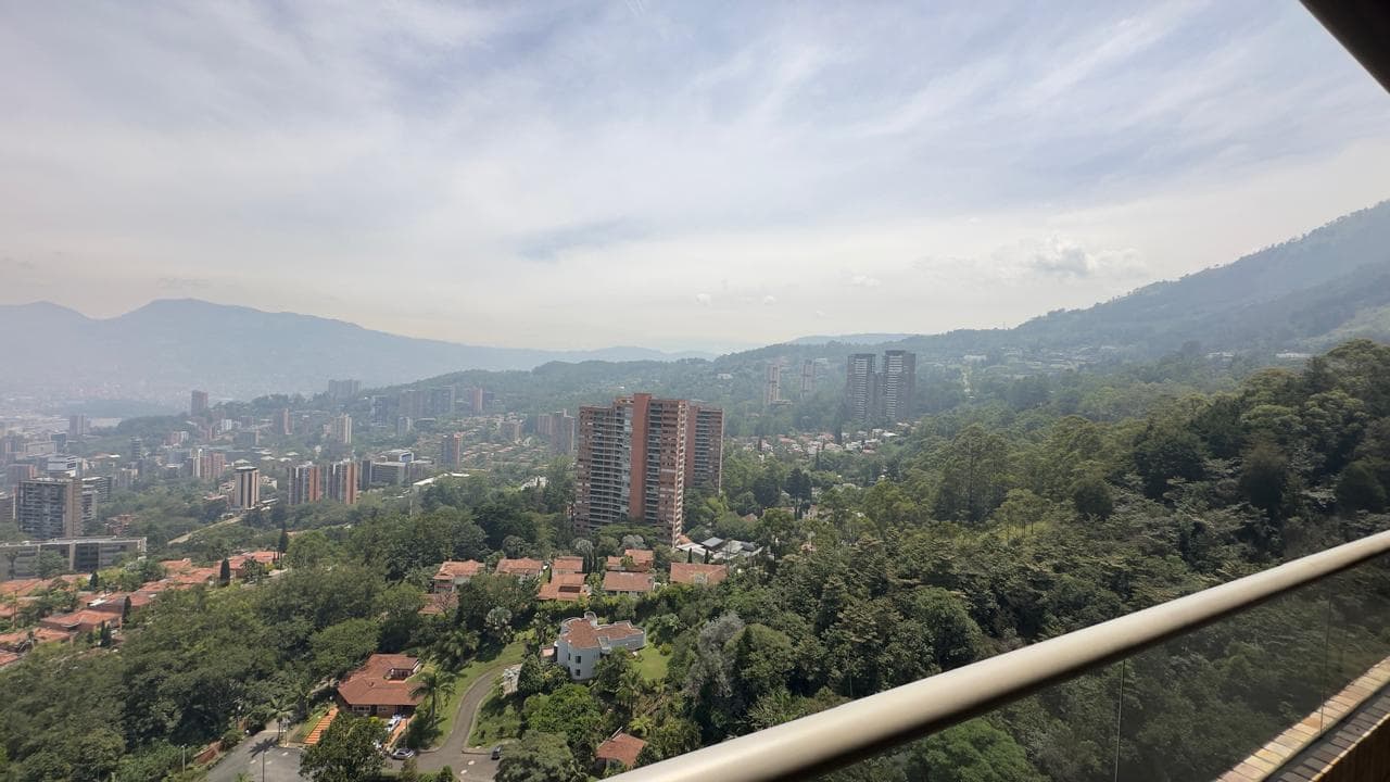 Apartamento en arriendo en La Calera, Poblado, Medellín — foto 2 de 20