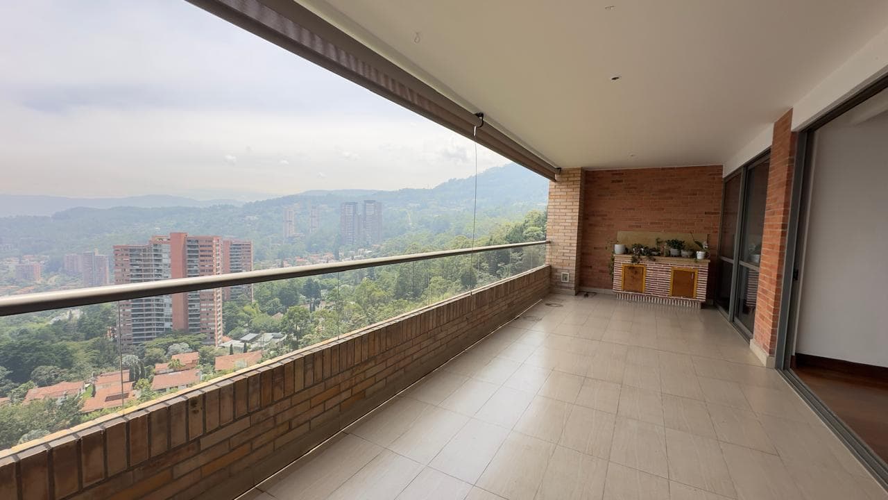 Apartamento en arriendo en La Calera, Poblado, Medellín — foto 4 de 20