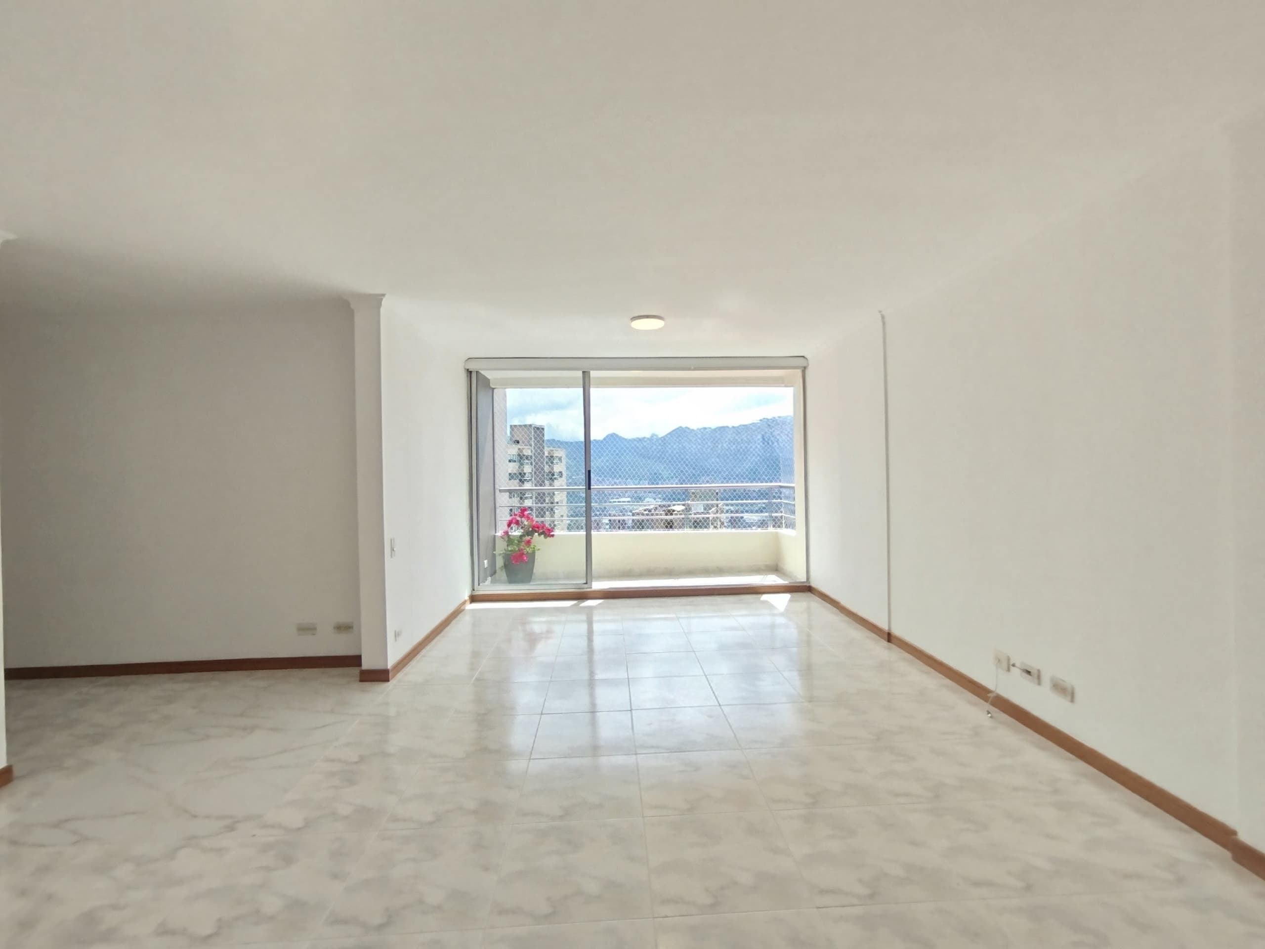 Apartamento en arriendo en Altos Del, Poblado, Medellín — foto 1 de 20