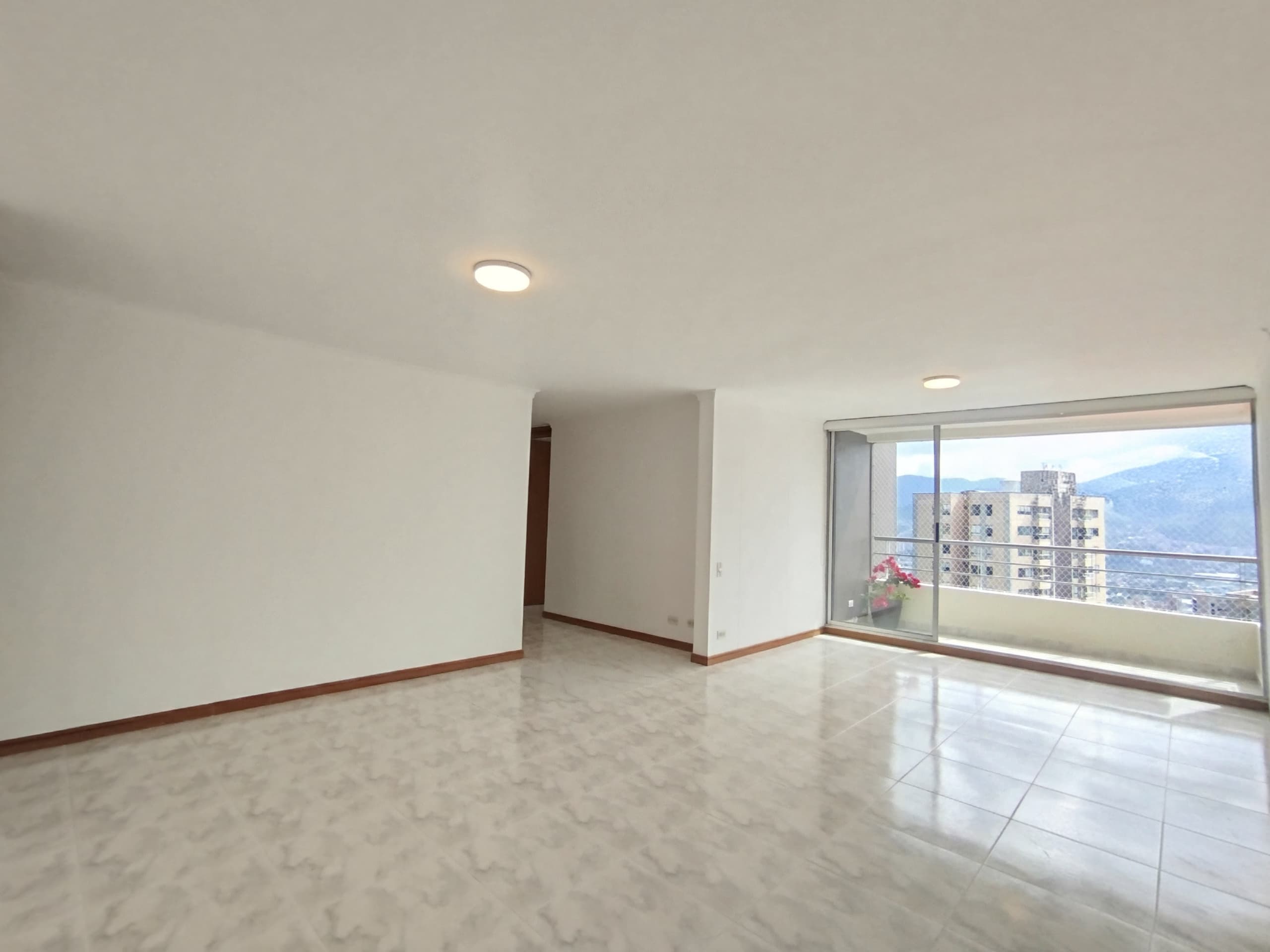 Apartamento en arriendo en Altos Del, Poblado, Medellín — foto 2 de 20
