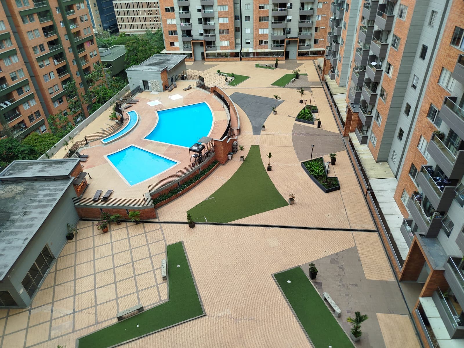 Apartamento en arriendo en Ciudad Del Rio, Medellín — foto 1 de 17