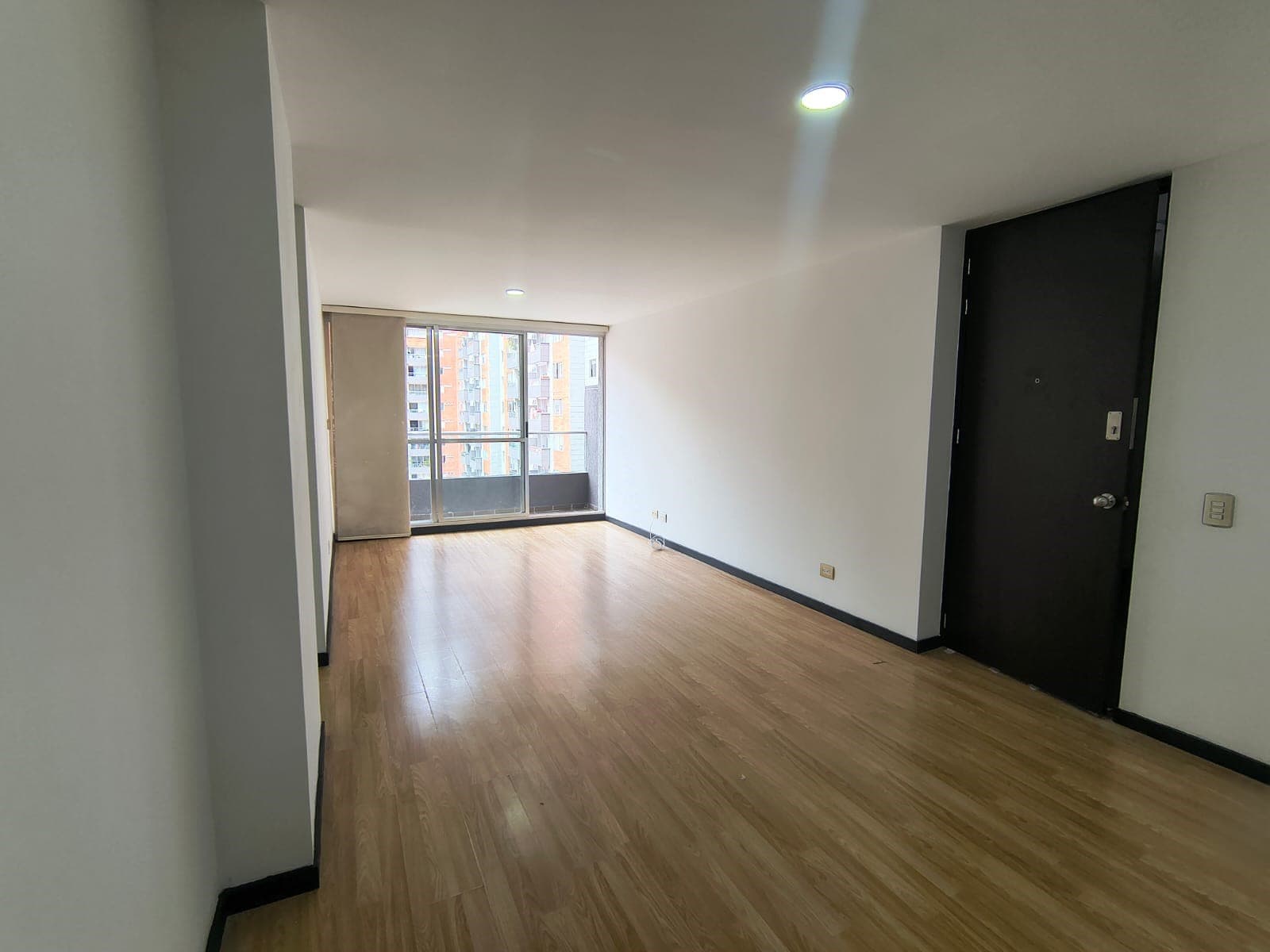 Apartamento en arriendo en Ciudad Del Rio, Medellín — foto 3 de 17