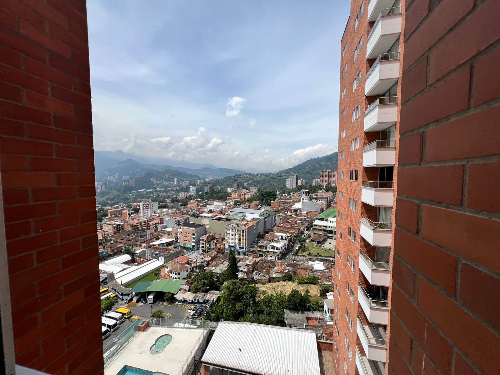 Apartamento en arriendo en La Estrella — foto 1 de 16