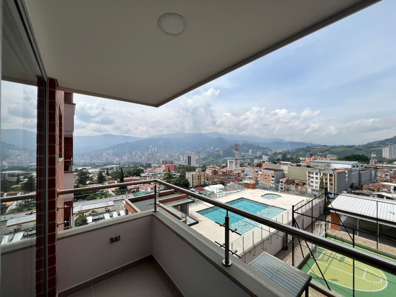 Apartamento en arriendo en La Estrella — foto 1 de 15
