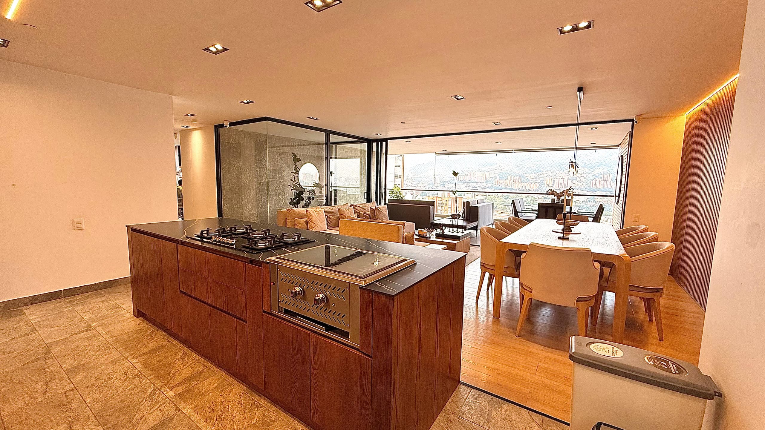 Apartamento en arriendo en Santa María De Los Ángeles, Poblado, Medellín — foto 3 de 20