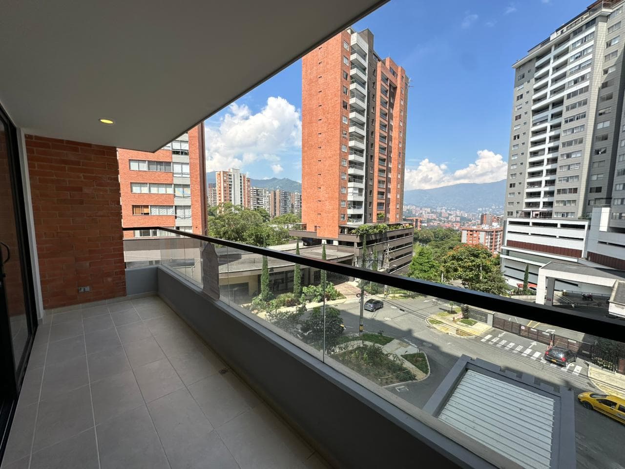 Apartamento en arriendo en Loma De Los Mesa, Envigado — foto 1 de 19