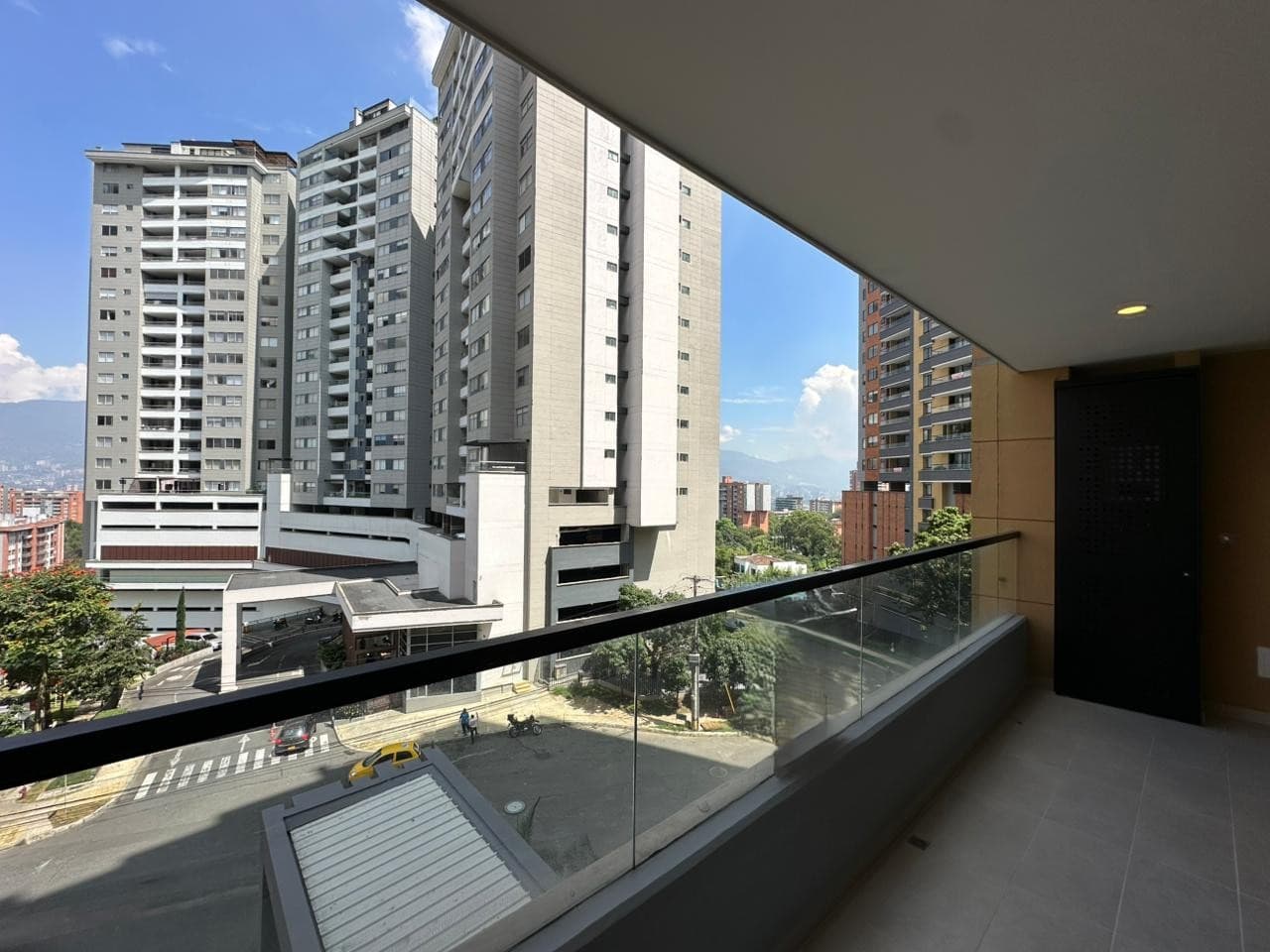 Apartamento en arriendo en Loma De Los Mesa, Envigado — foto 2 de 19