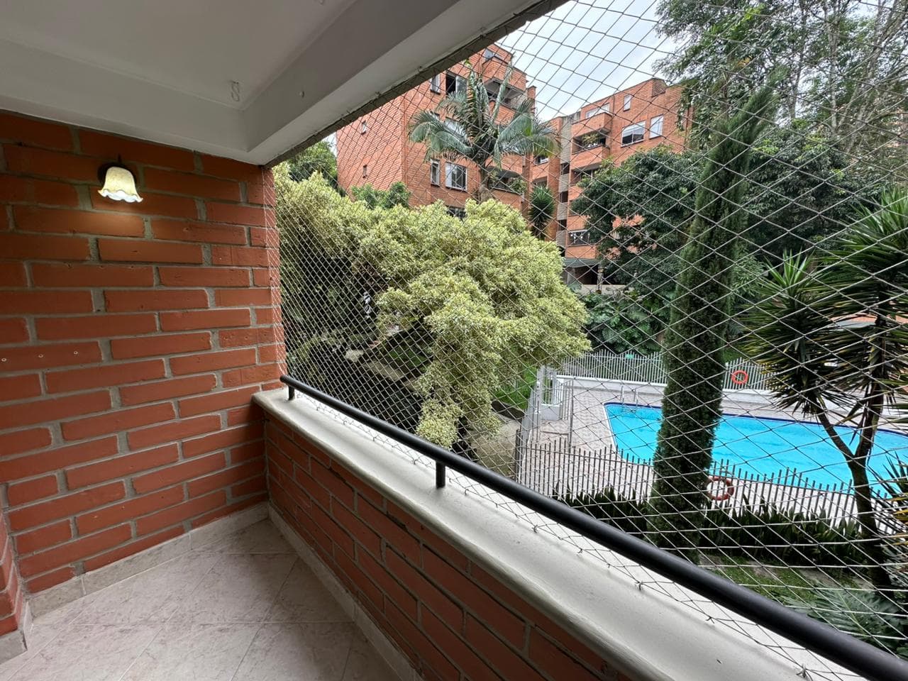 Apartamento en arriendo en Loma De Los Benedictinos, Envigado — foto 1 de 15
