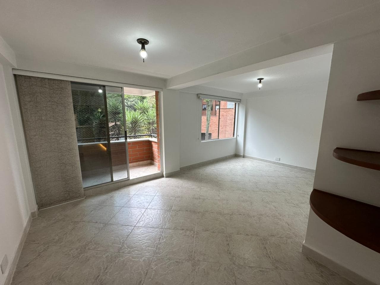 Apartamento en arriendo en Loma De Los Benedictinos, Envigado — foto 2 de 15