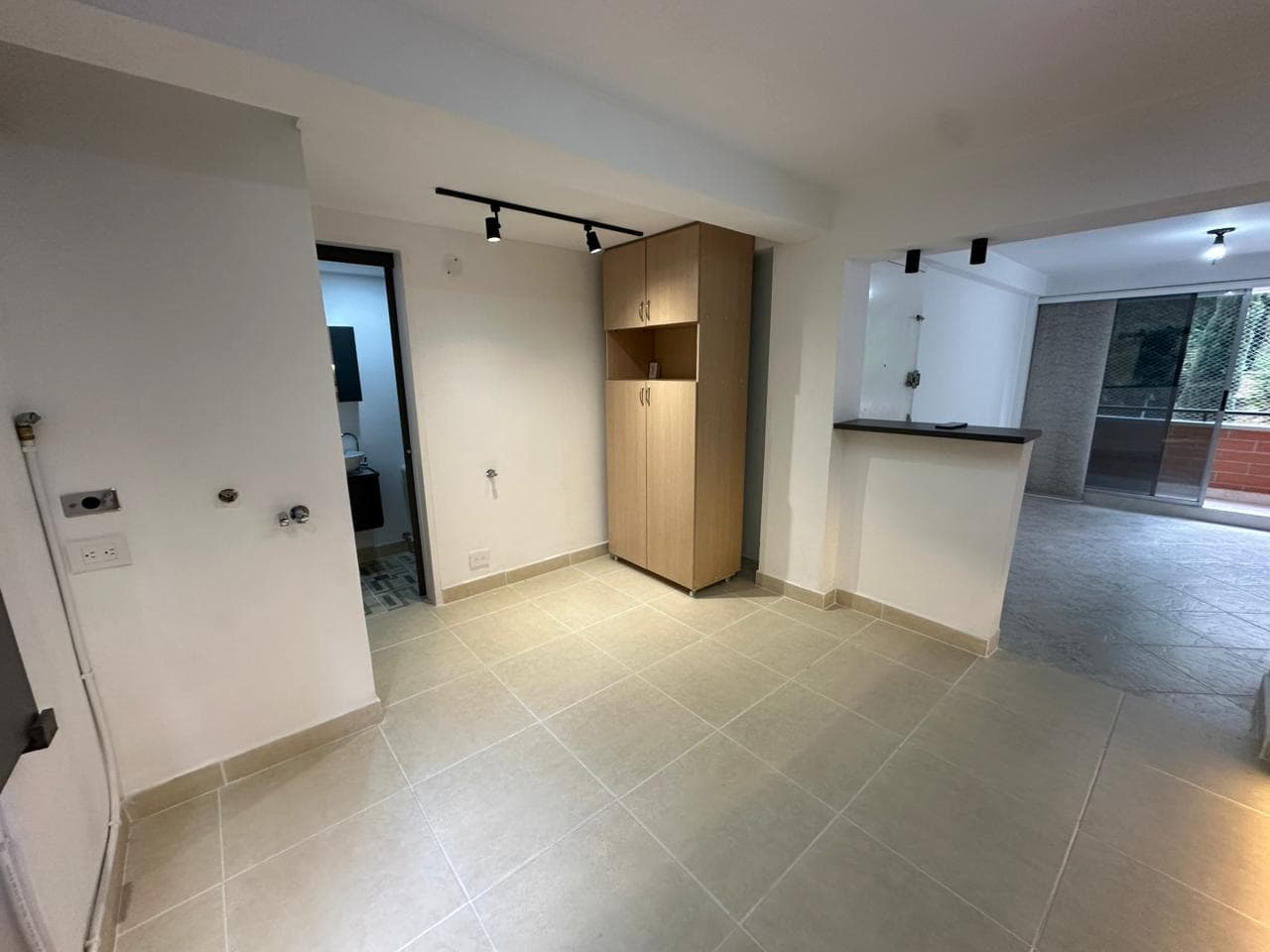 Apartamento en arriendo en Loma De Los Benedictinos, Envigado — foto 3 de 15