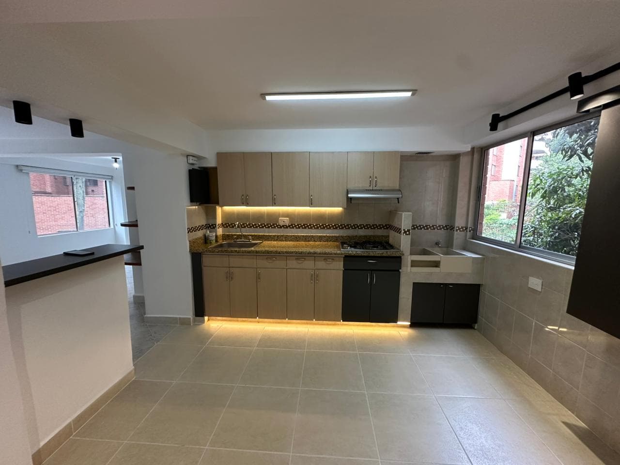 Apartamento en arriendo en Loma De Los Benedictinos, Envigado — foto 4 de 15