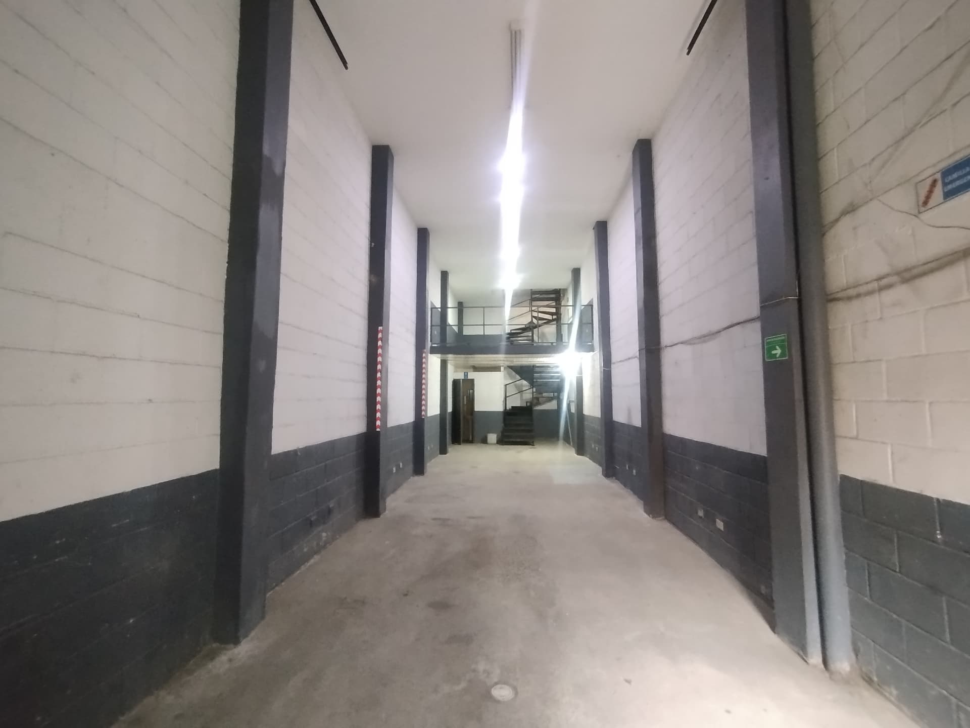 Bodega en arriendo en Barrio Antioquia, Suroccidental, Medellín — foto 1 de 17