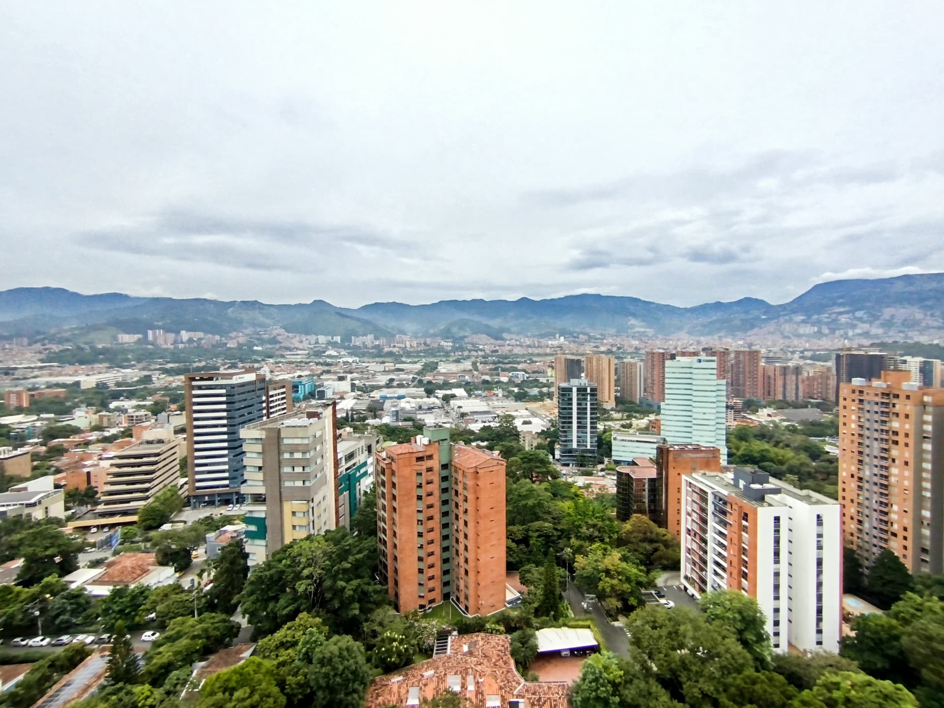 Apartamento en arriendo en Castropol, Poblado, Medellín — foto 1 de 20