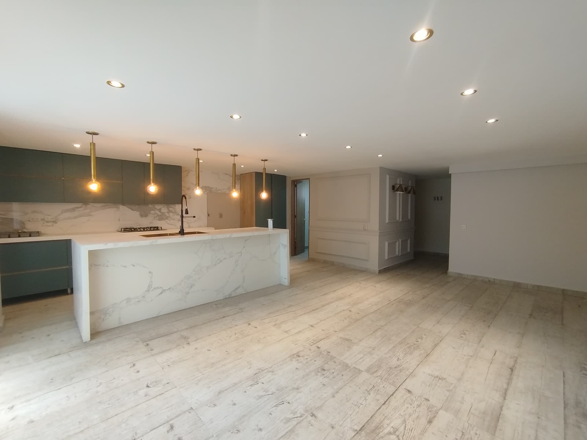 Casa Vivienda en arriendo en Castropol, Poblado, Medellín — foto 1 de 20