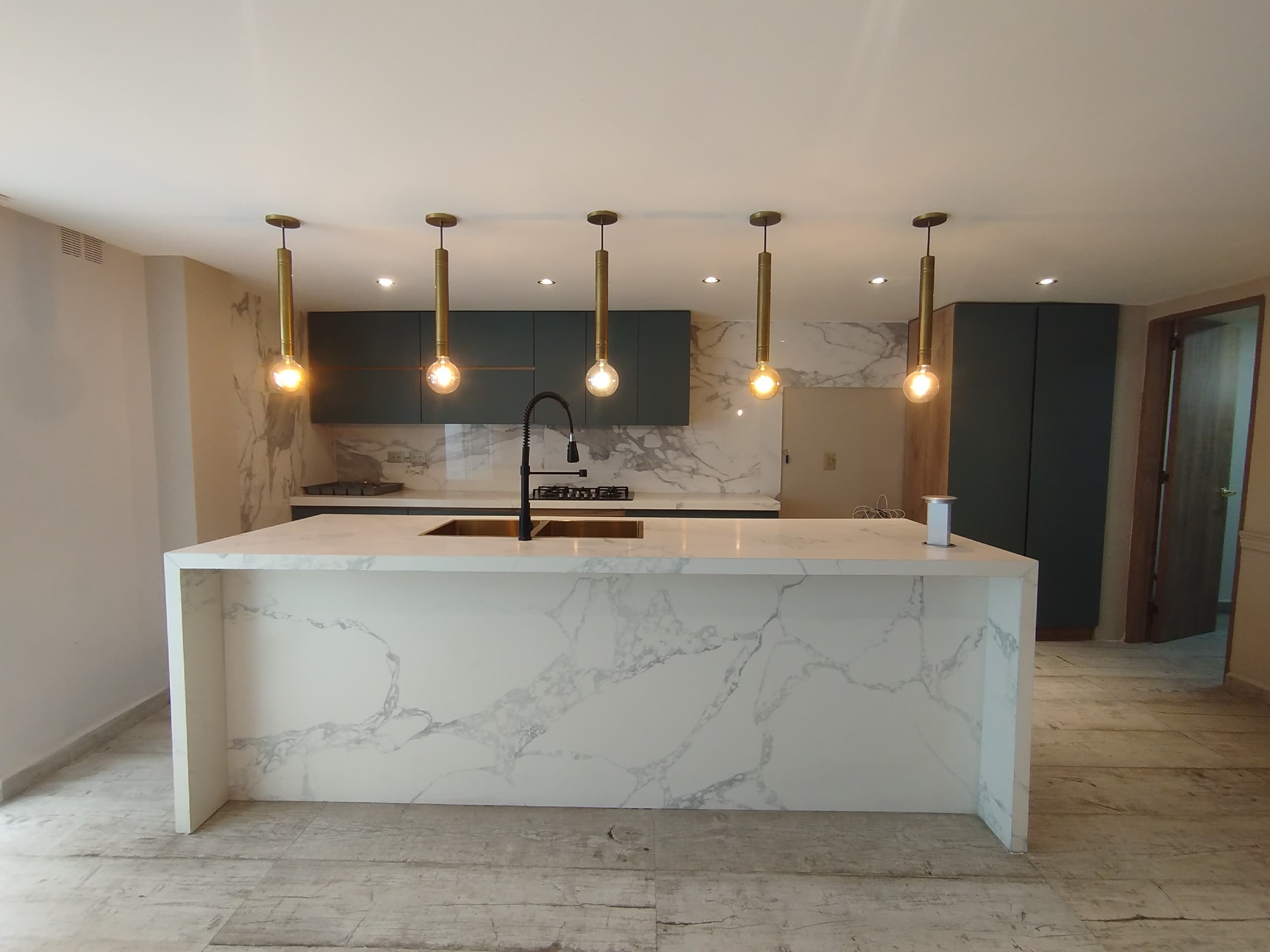 Casa Vivienda en arriendo en Castropol, Poblado, Medellín — foto 3 de 20