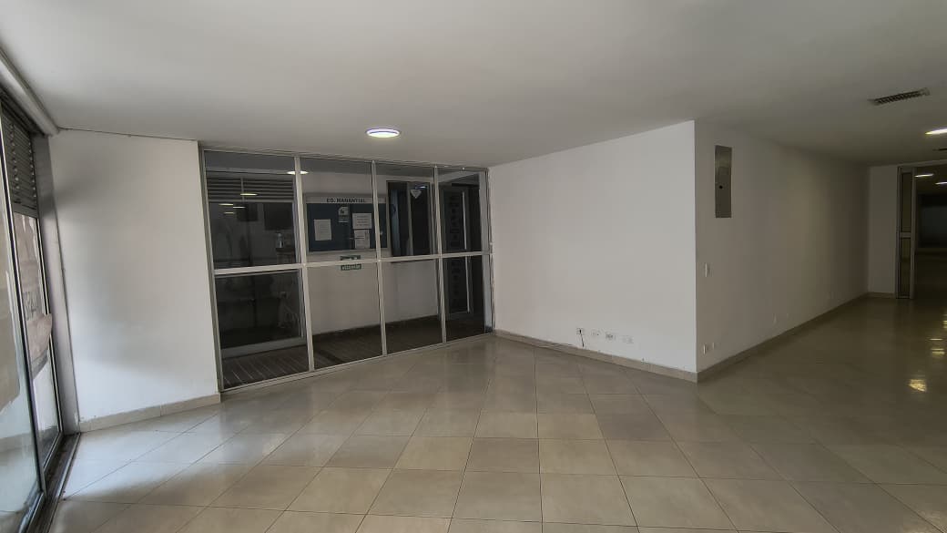 Local en arriendo en La Candelaria, Centro, Medellín — foto 1 de 14