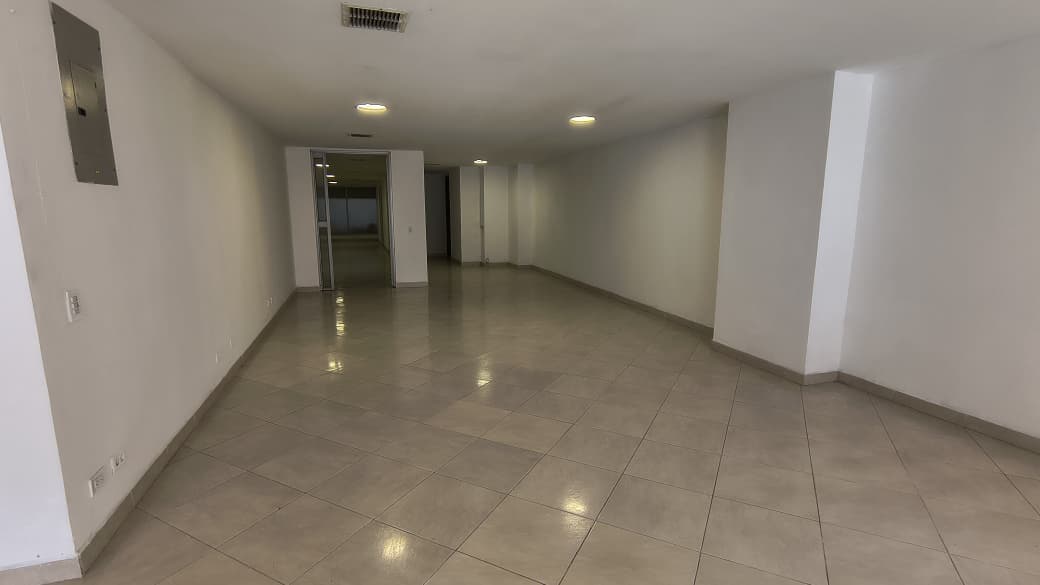 Local en arriendo en La Candelaria, Centro, Medellín — foto 3 de 14