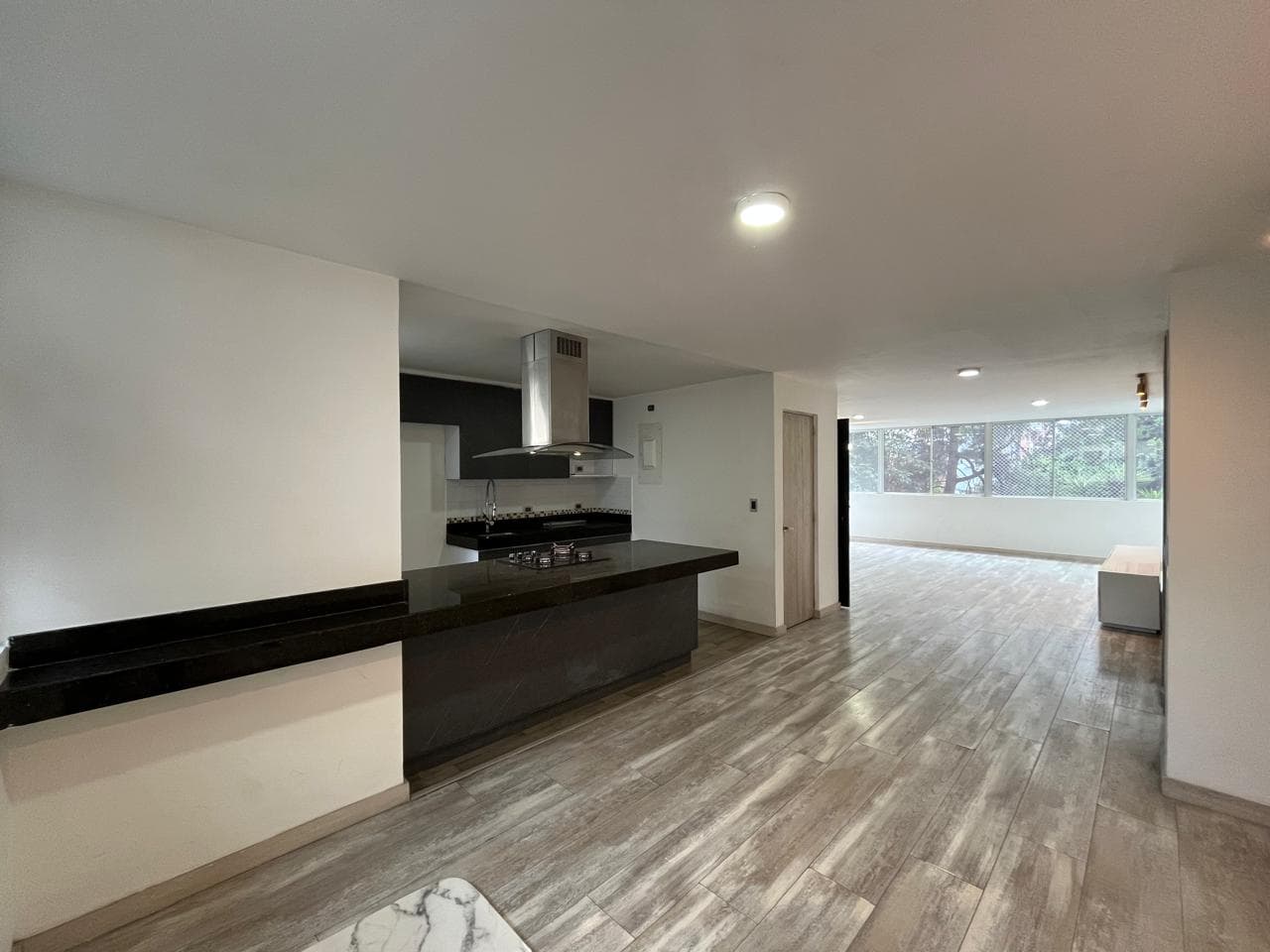 Apartamento en arriendo en El Tesoro, Poblado, Medellín — foto 1 de 20