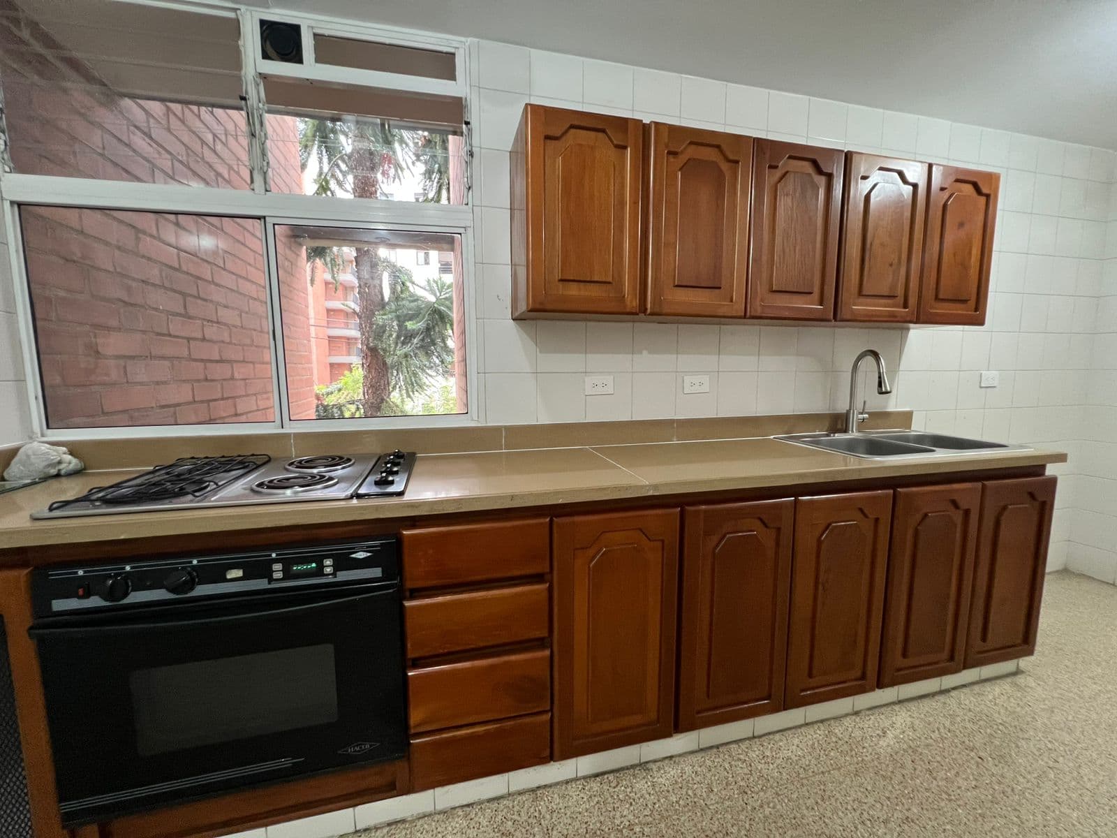 Apartamento en arriendo en Los Conquistadores, Laureles, Medellín — foto 1 de 17