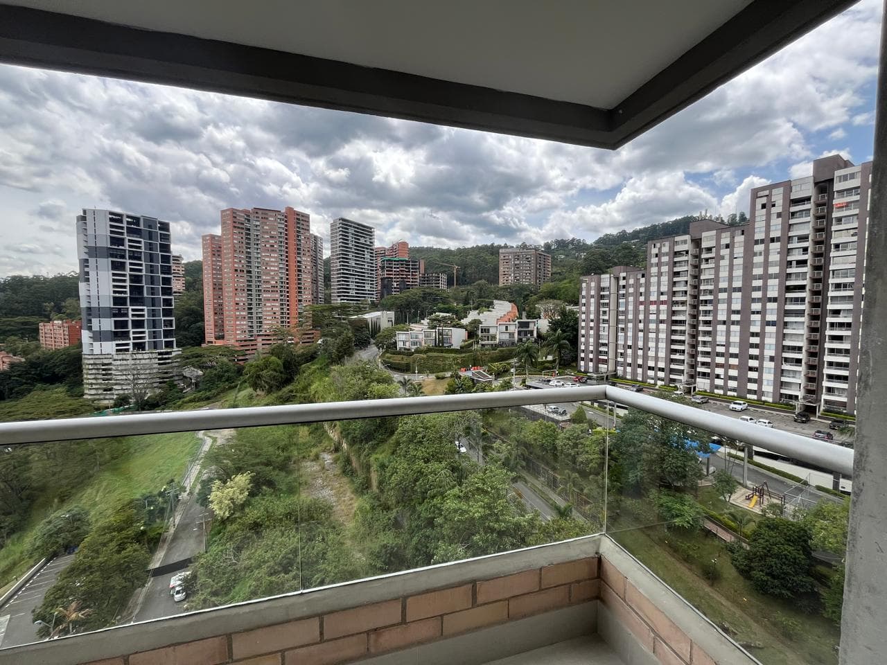 Apartamento en arriendo en Altos Del, Poblado, Medellín — foto 1 de 19