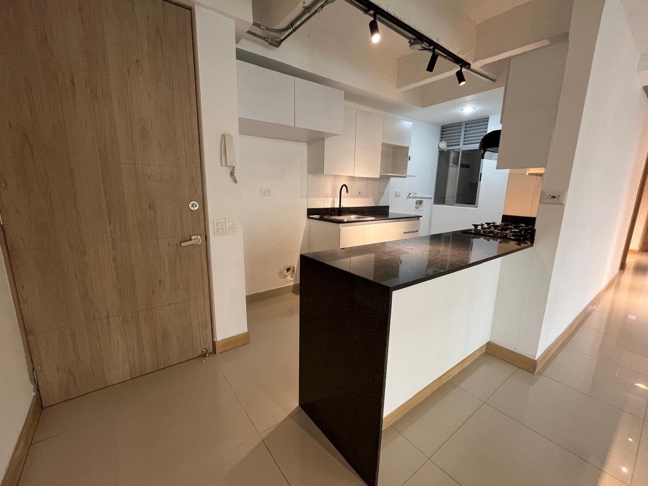 Apartamento en arriendo en Los Balsos, Poblado, Medellín — foto 3 de 16