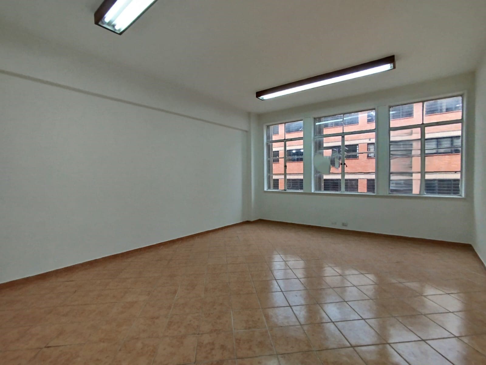 Oficina en arriendo en La Candelaria, Centro, Medellín — foto 1 de 12
