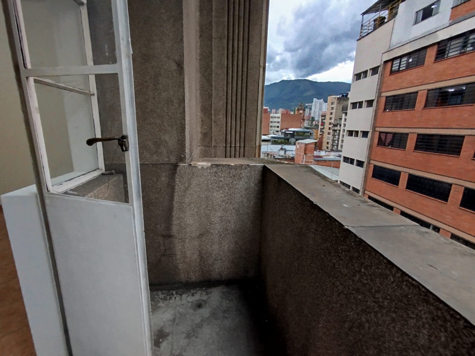 Oficina en arriendo en La Candelaria, Centro, Medellín — foto 3 de 12