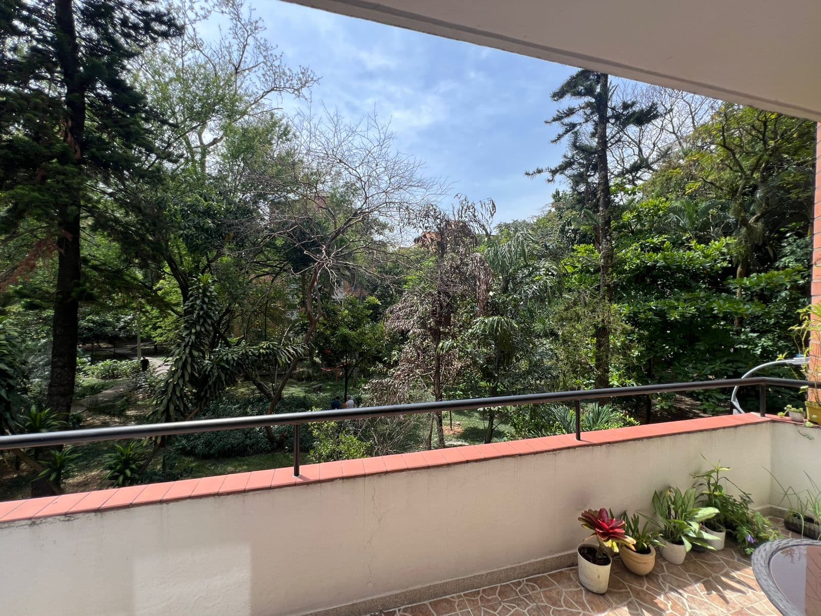 Apartamento en arriendo en Los Conquistadores, Laureles, Medellín — foto 1 de 20