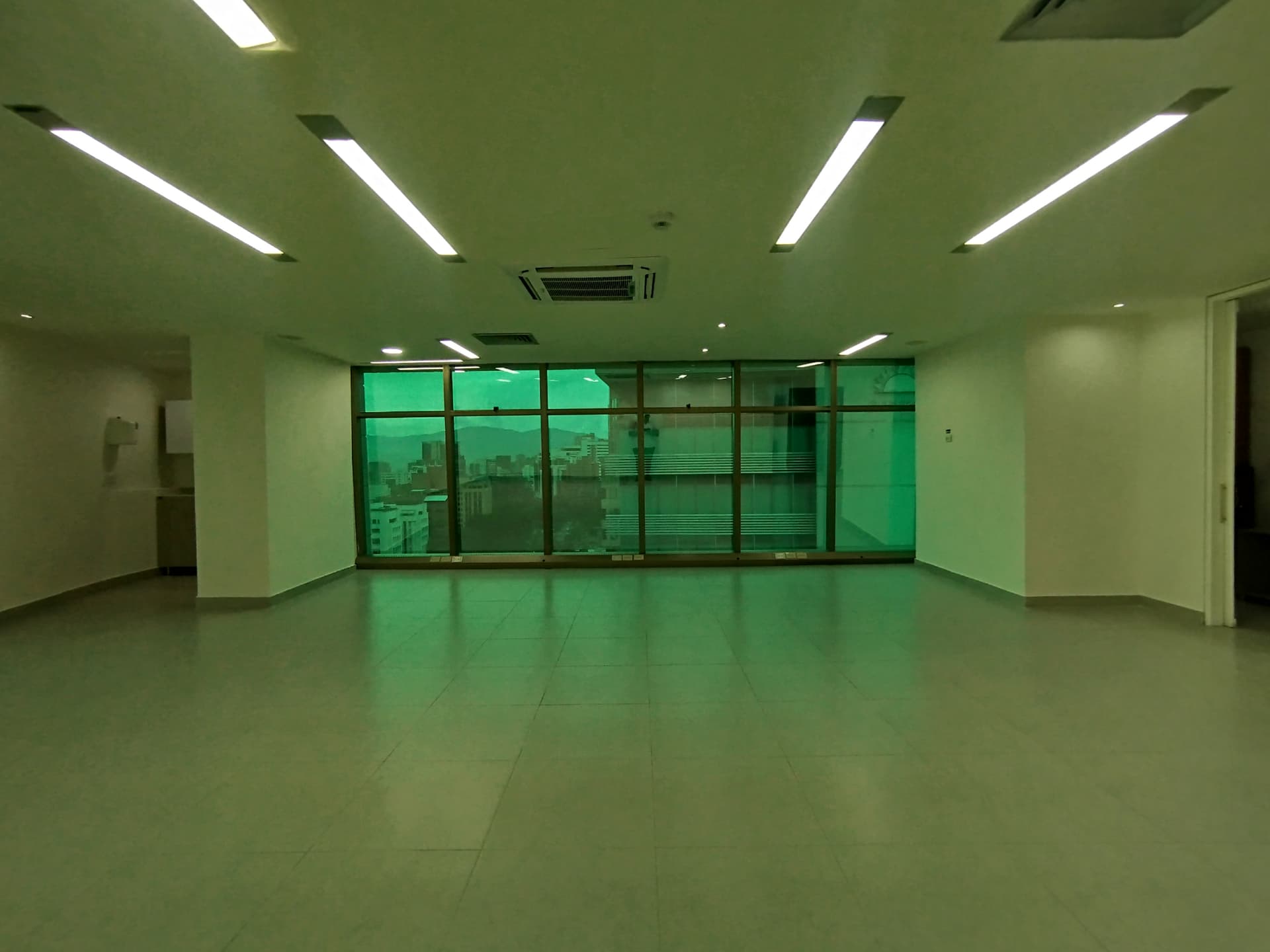 Oficina en arriendo en Milla De Oro, Poblado, Medellín — foto 1 de 13