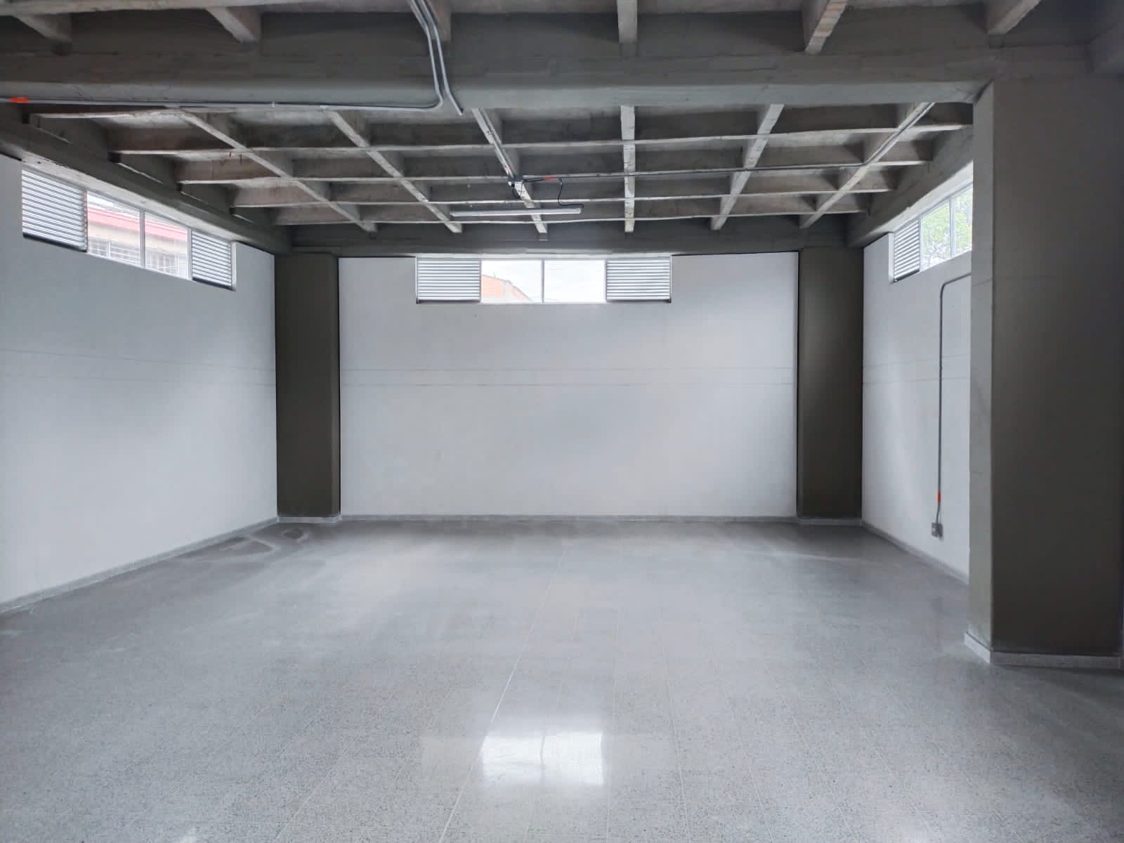Bodega en arriendo en San Bernardo, Belen, Medellín — foto 1 de 11