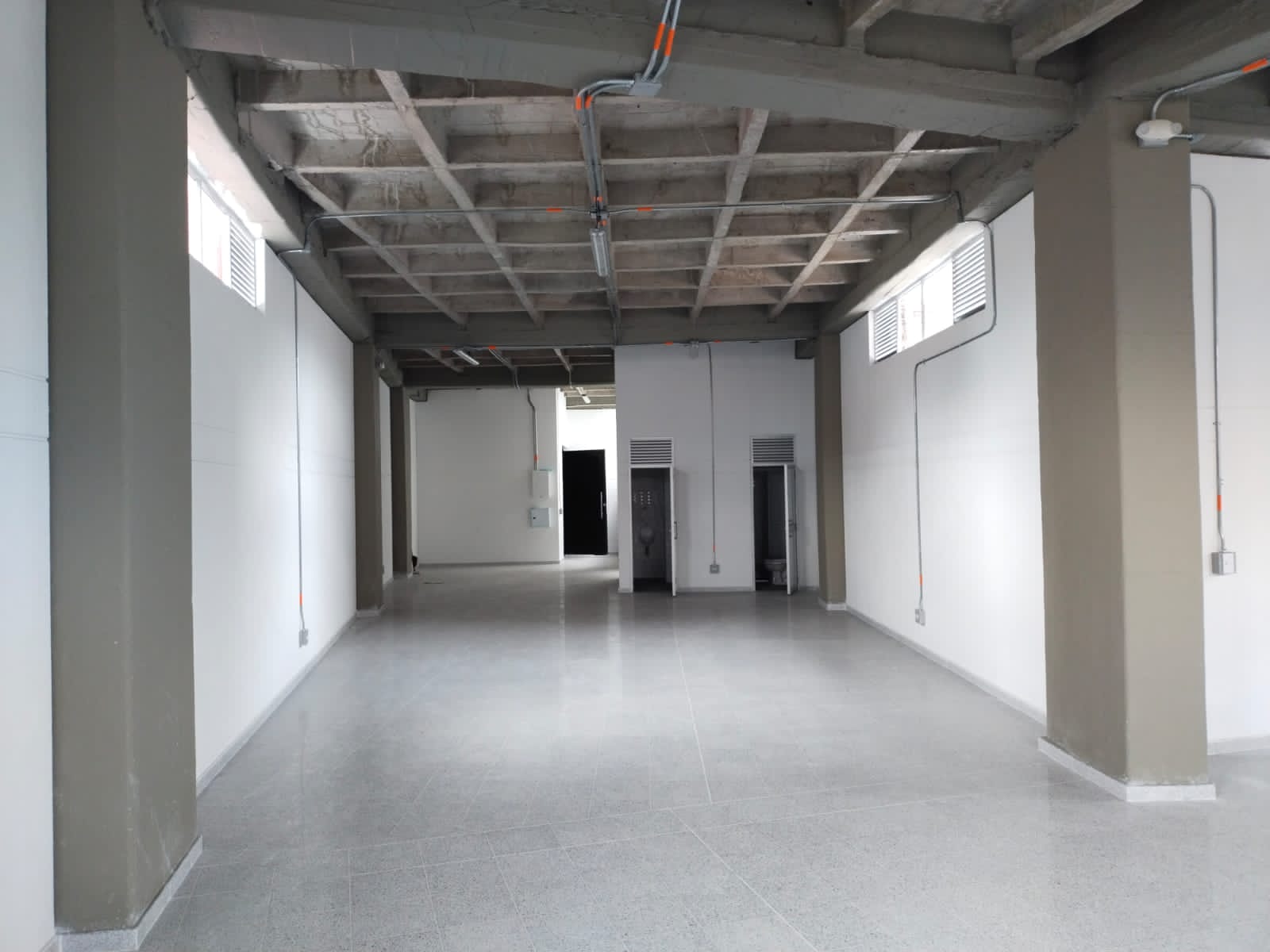 Bodega en arriendo en San Bernardo, Belen, Medellín — foto 2 de 11