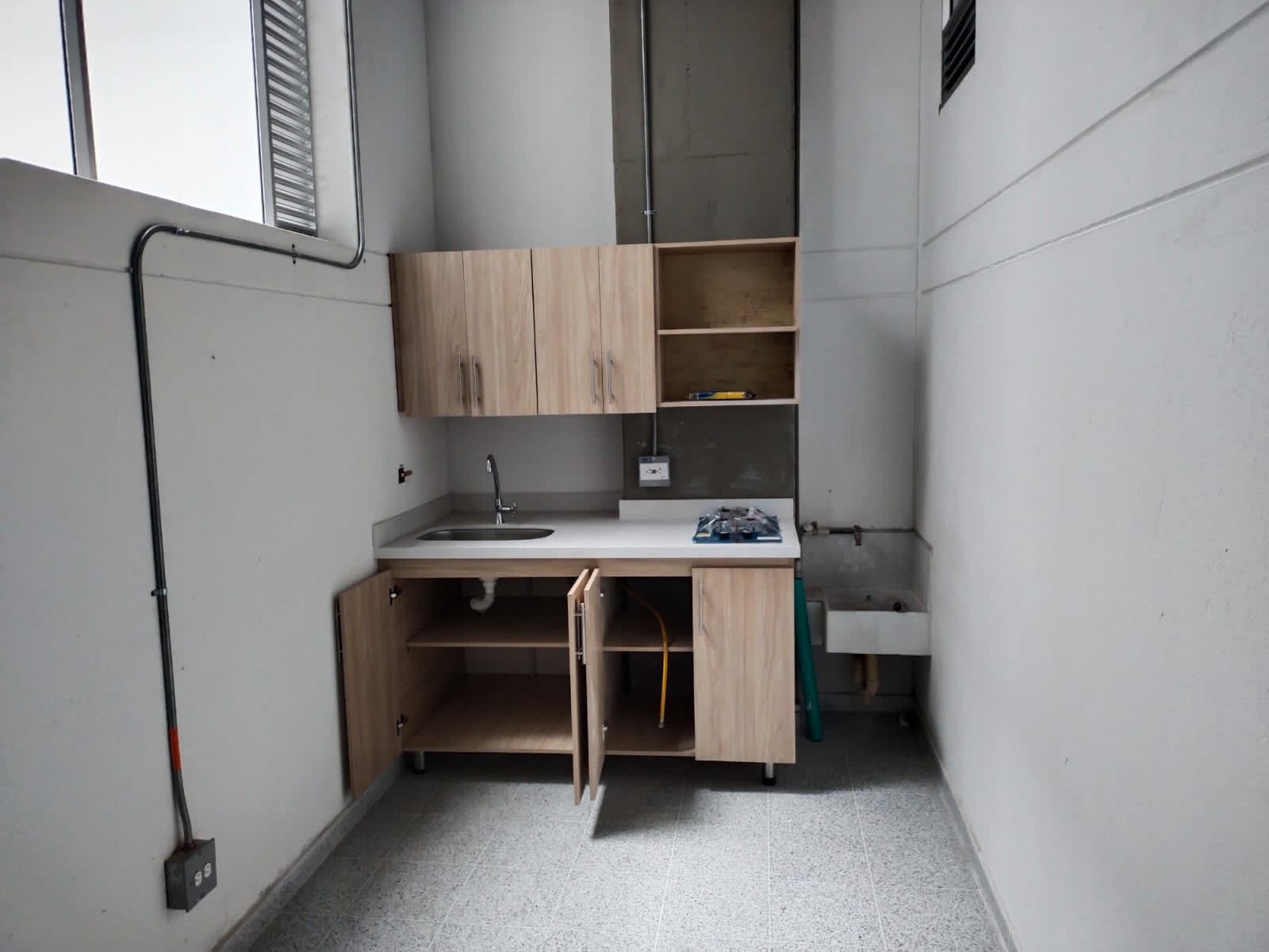 Bodega en arriendo en San Bernardo, Belen, Medellín — foto 4 de 11