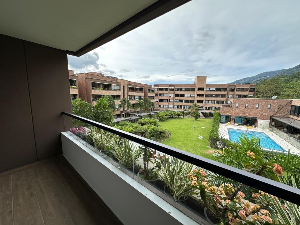 Apartamento en arriendo en Loma Del Escobero, Envigado — foto 1 de 18