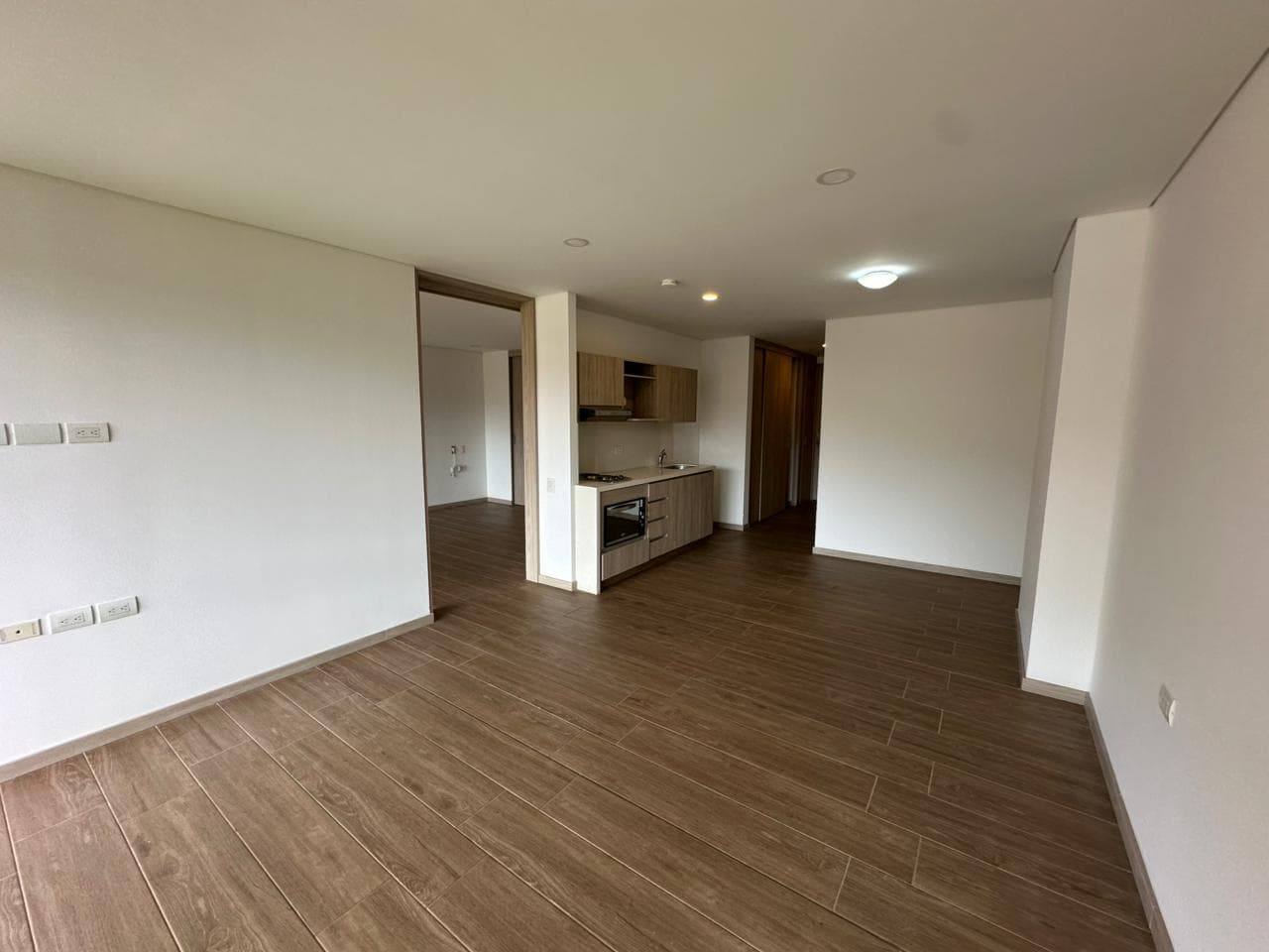 Apartamento en arriendo en Loma Del Escobero, Envigado — foto 3 de 18